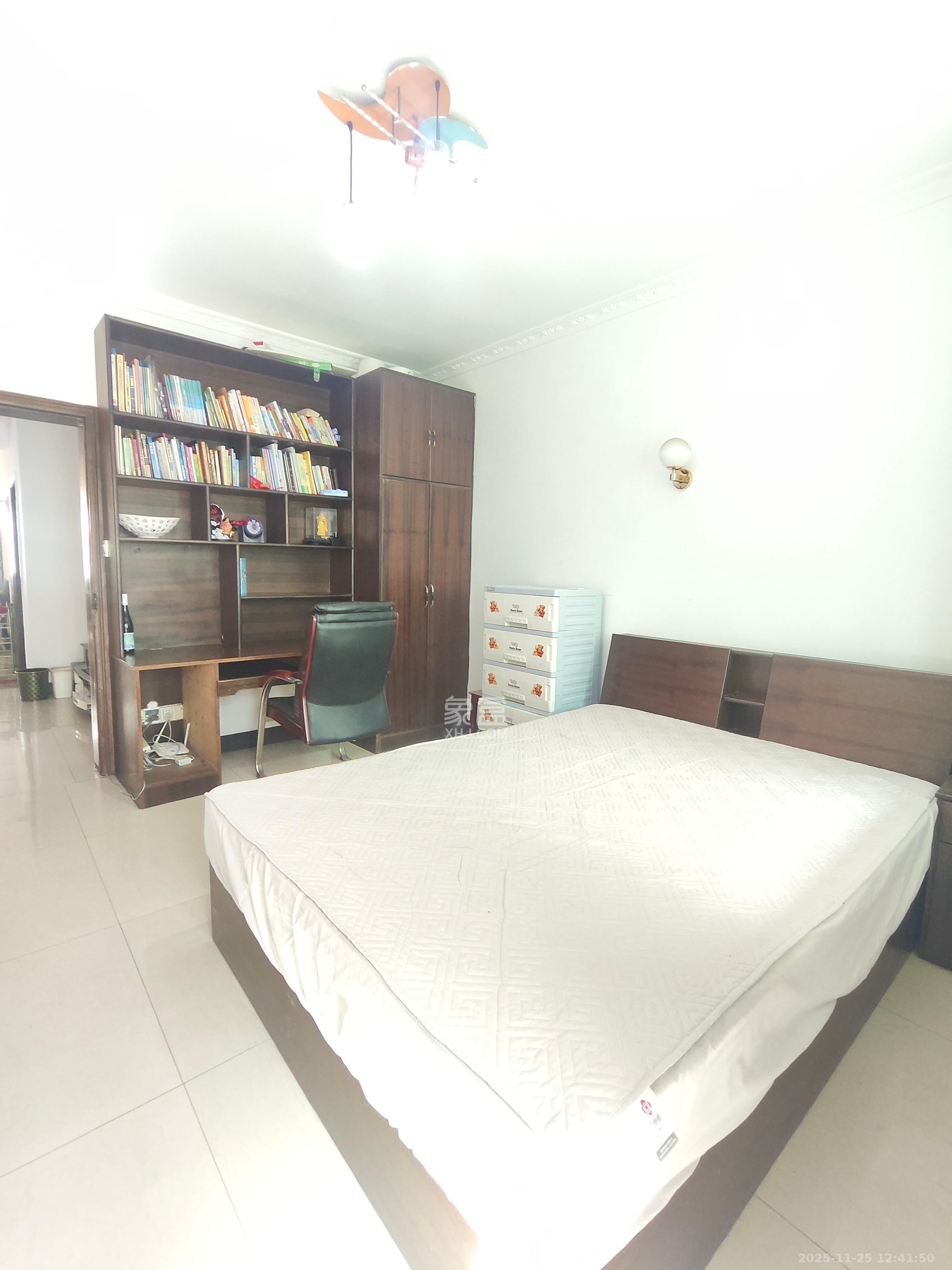 中南汽车世界  2室2厅1卫    1200.0元/月室内图