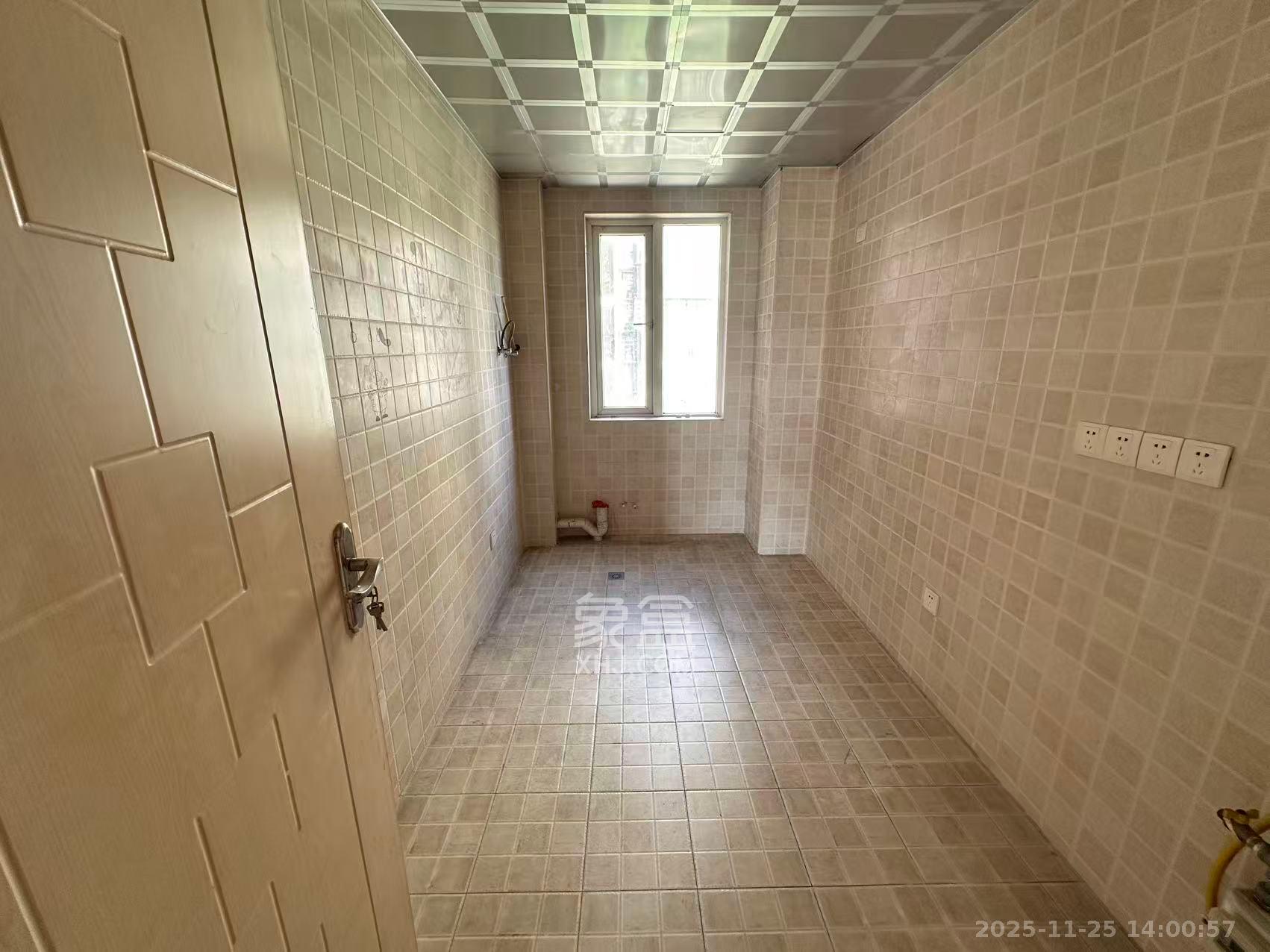 长城雅苑  3室2厅2卫    1900.0元/月室内图