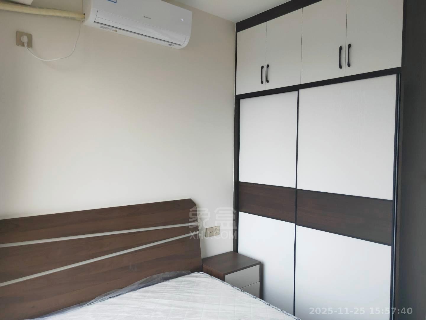 金轮翡翠名园  3室2厅2卫    2000.0元/月室内图