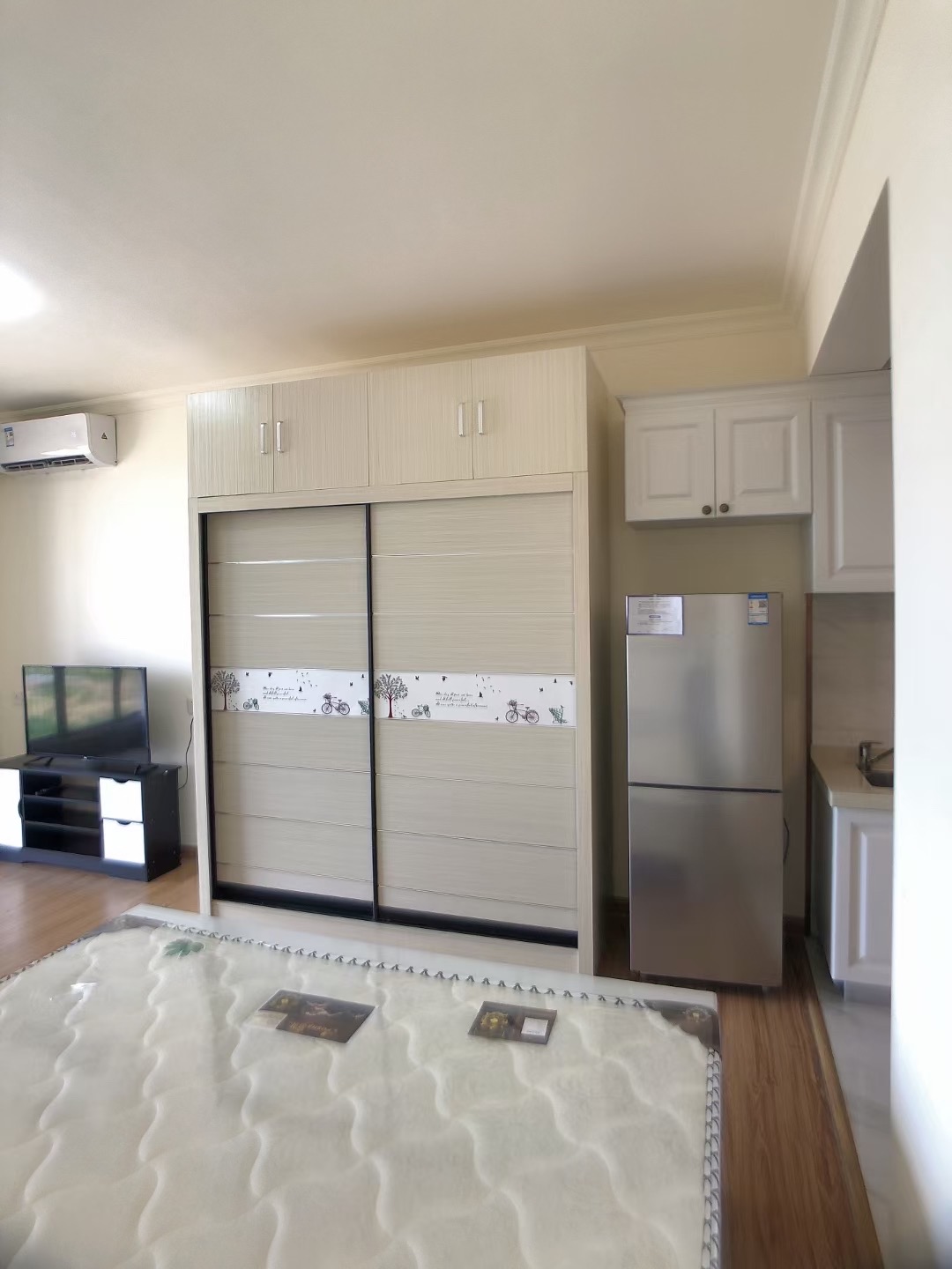 华耀碧桂园十里江湾誉峯  1室1厅1卫    1100.0元/月