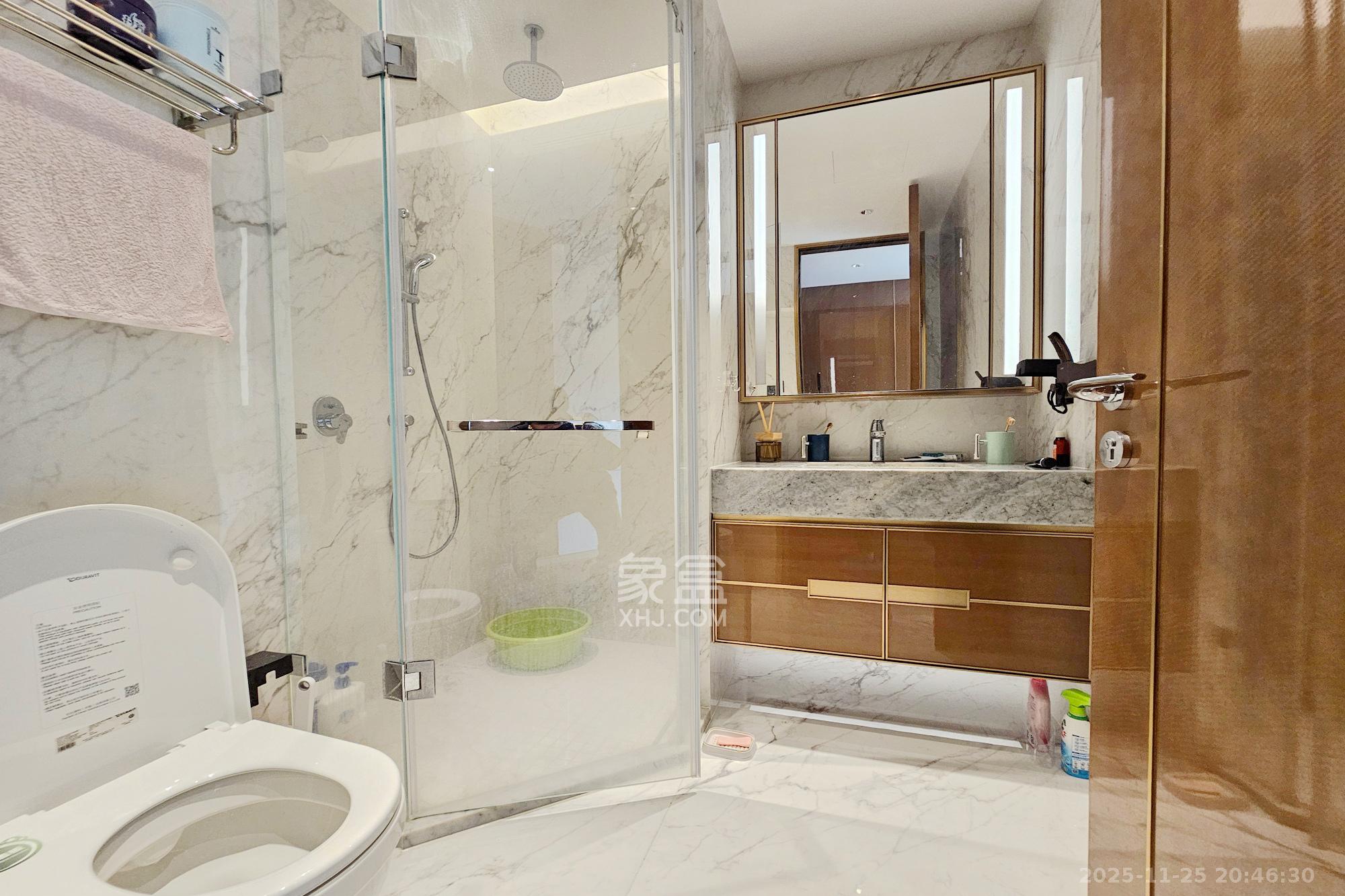 运达滨河广场  4室2厅3卫    580.0万卫生间