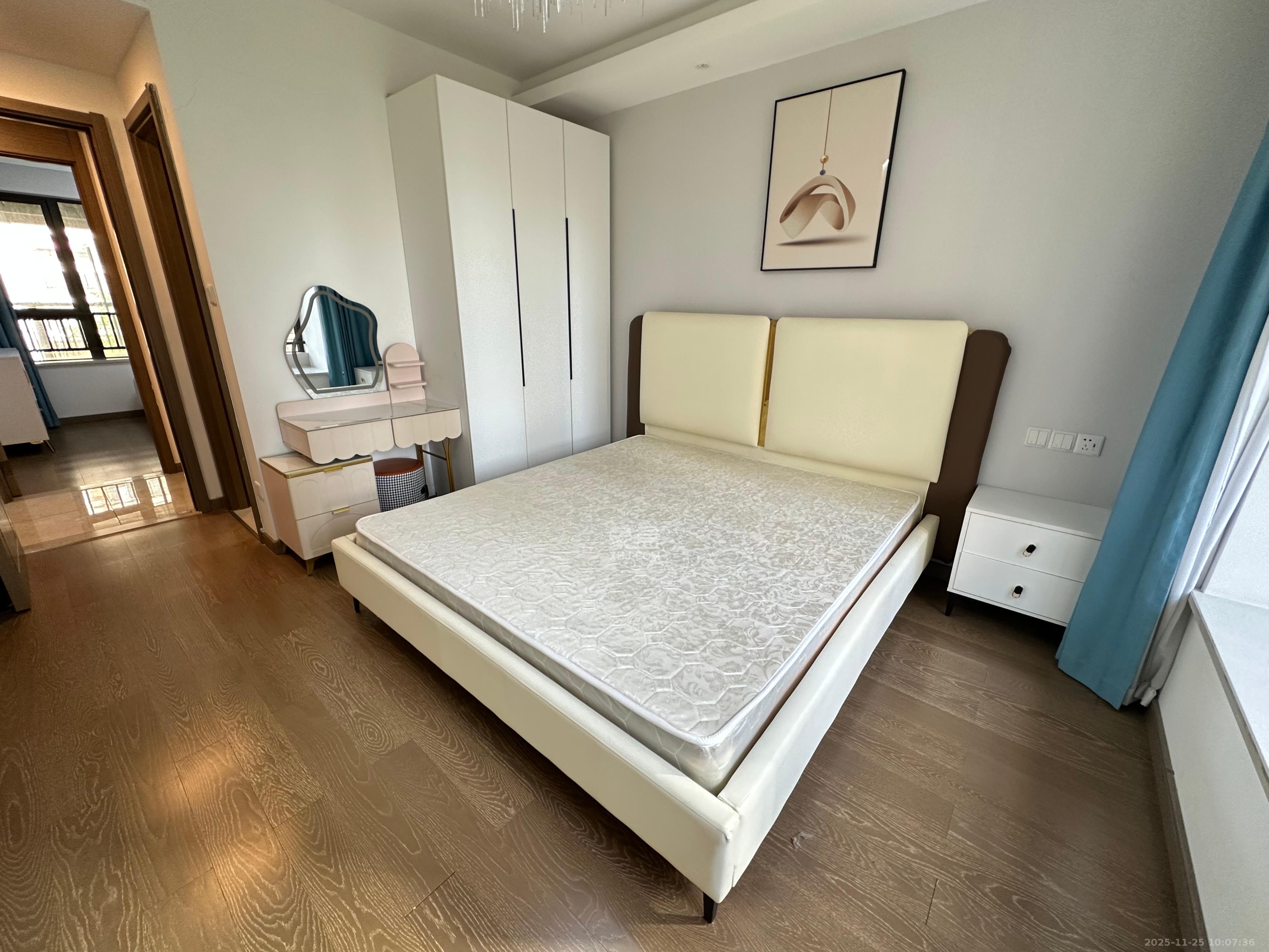 龙湖铂金中心（龙湖春江郦城）  3室2厅2卫    4300.0元/月室内图