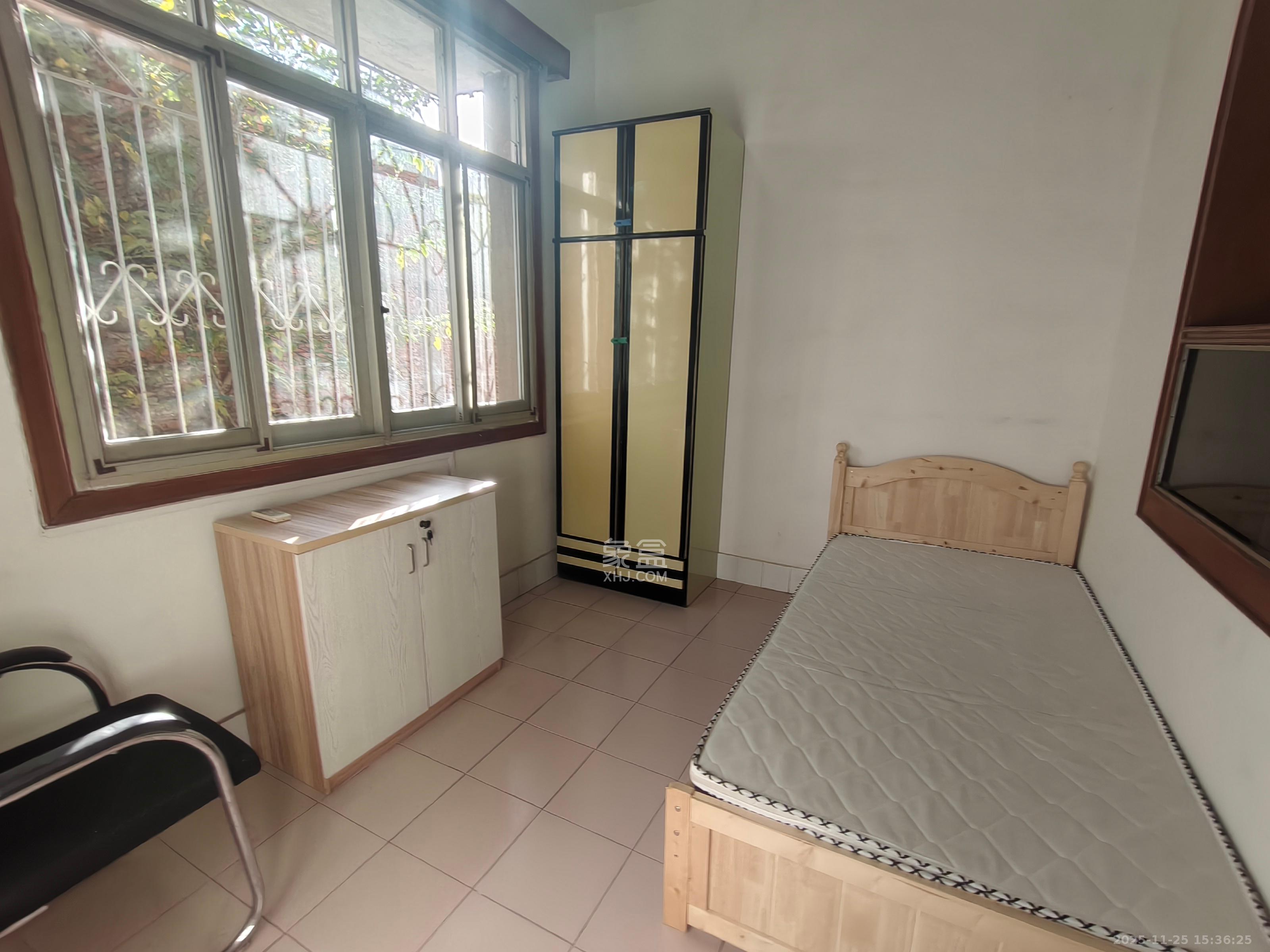 无线电信宿舍 3室2厅1卫 2000.0元/月 无线电信宿舍 3室2厅1卫 2000.0元/月室内图