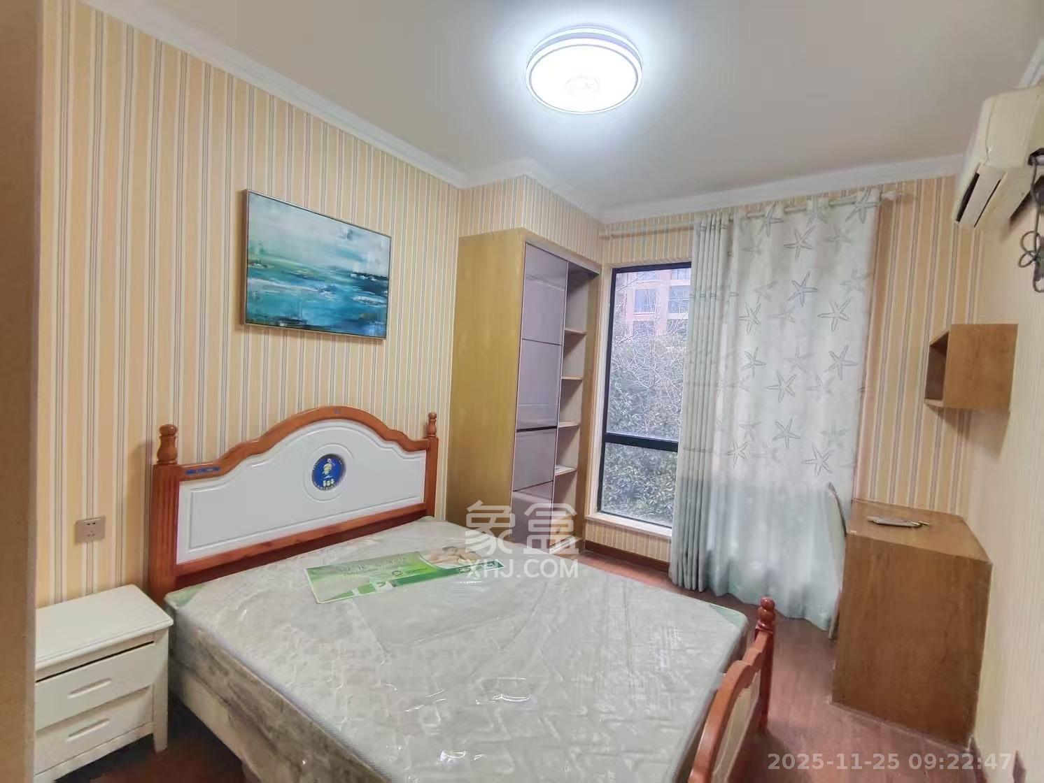 翡翠云天  3室2厅2卫    2300.0元/月室内图