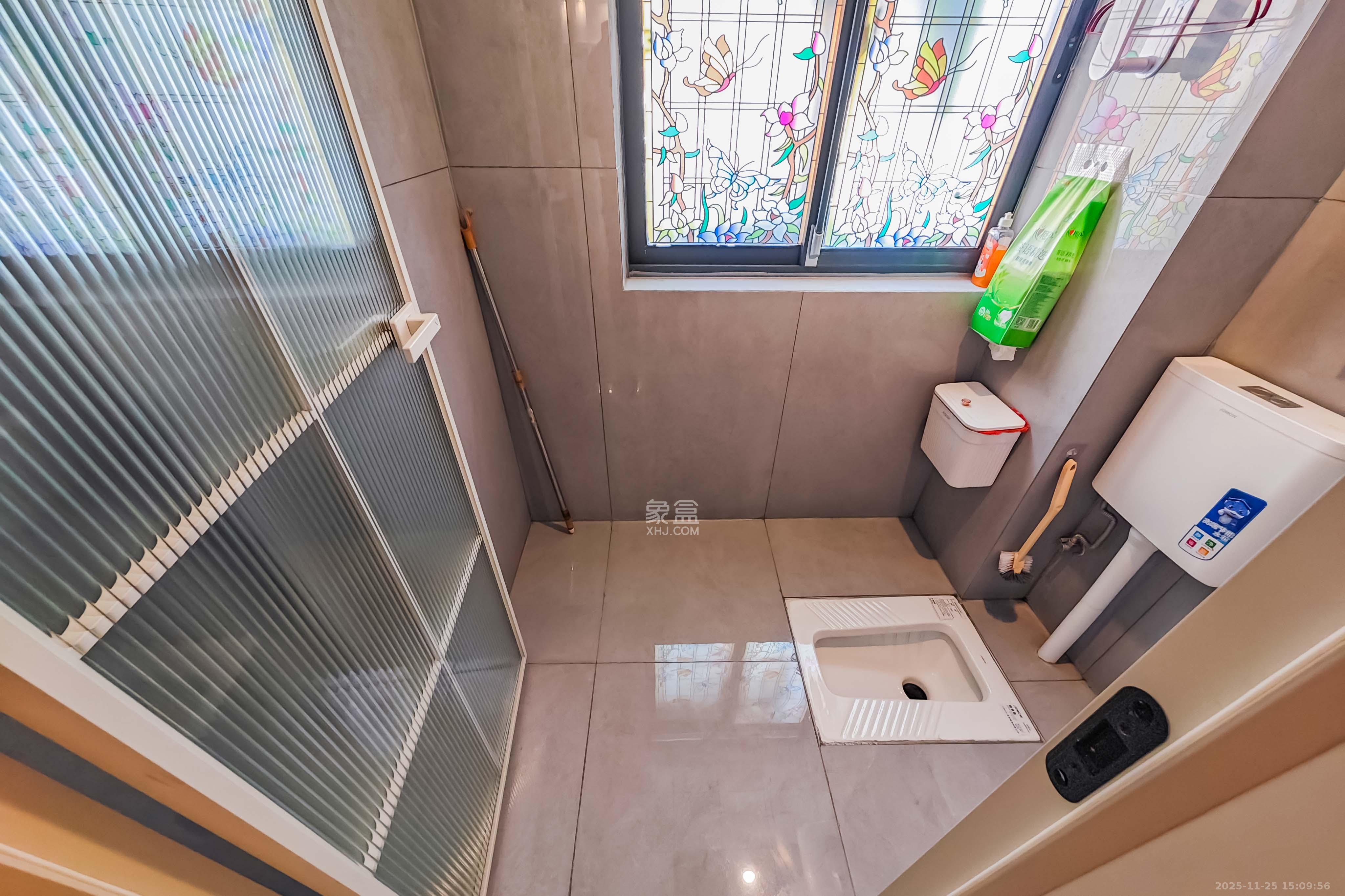 兴旺壹品 4室2厅2卫 208.0万 兴旺壹品 4室2厅2卫 208.0万卫生间