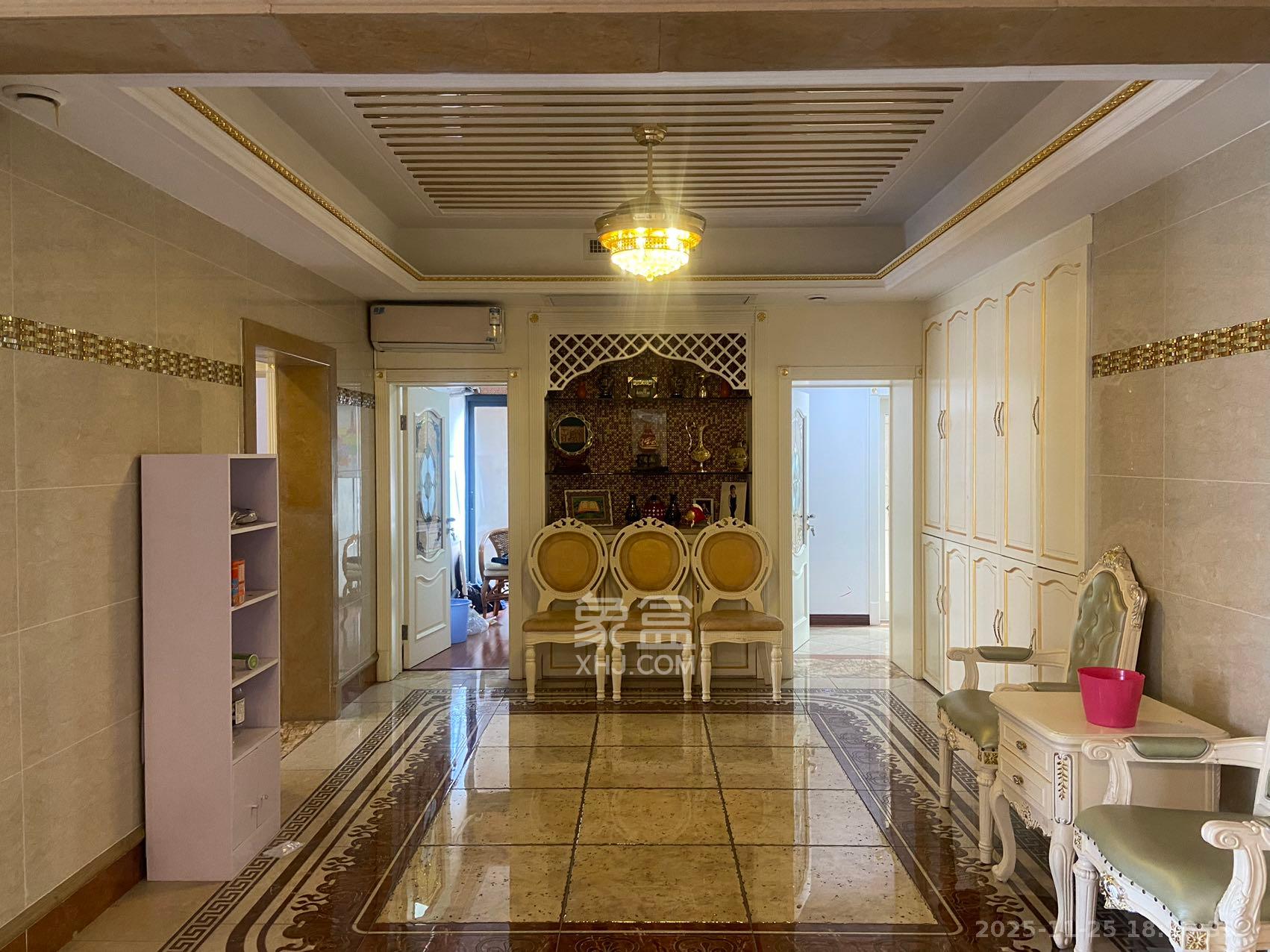 藏珑湖上国际花园  5室2厅3卫    10000.0元/月室内图