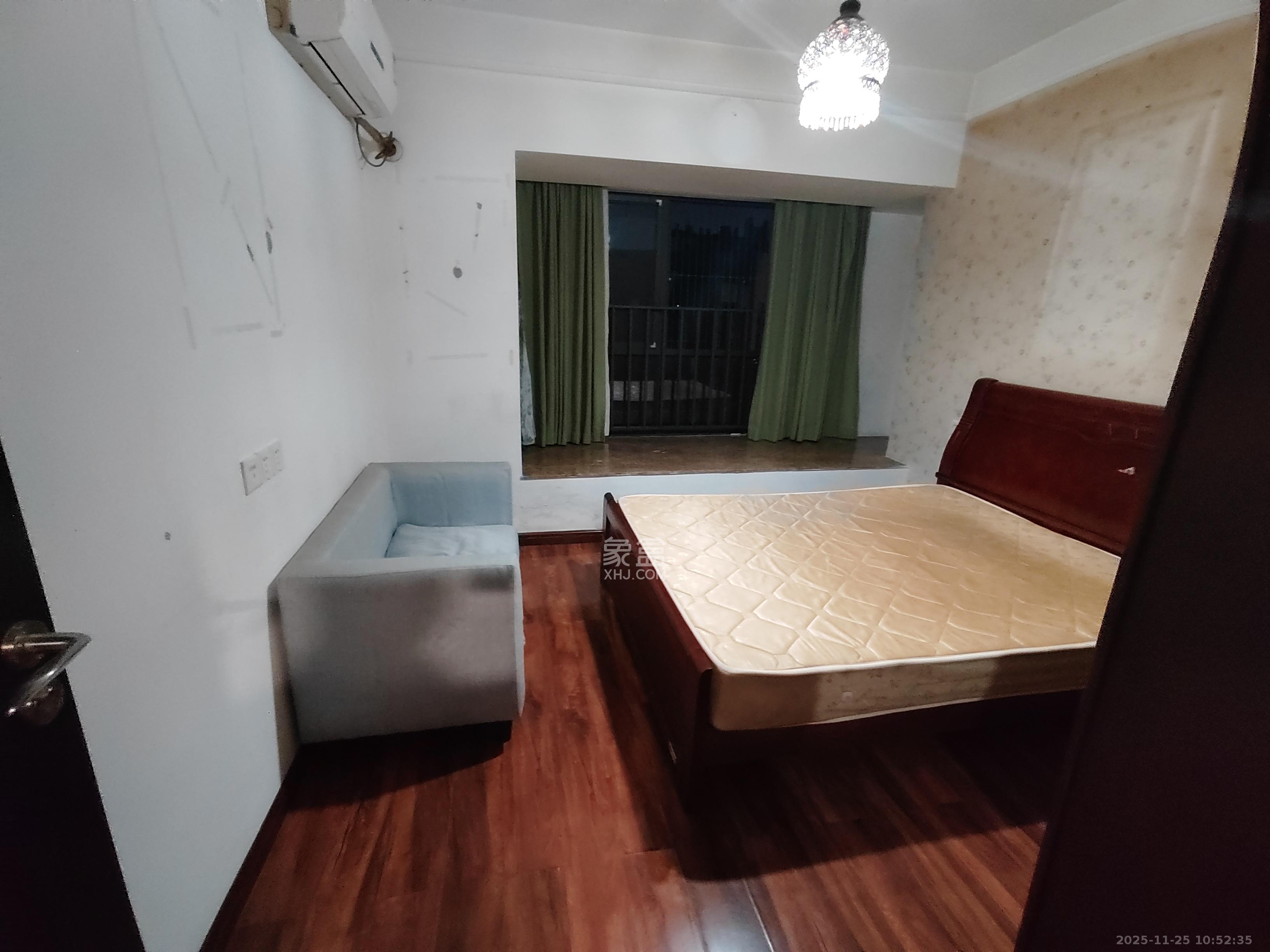 绿地中央广场  3室2厅1卫    2600.0元/月室内图