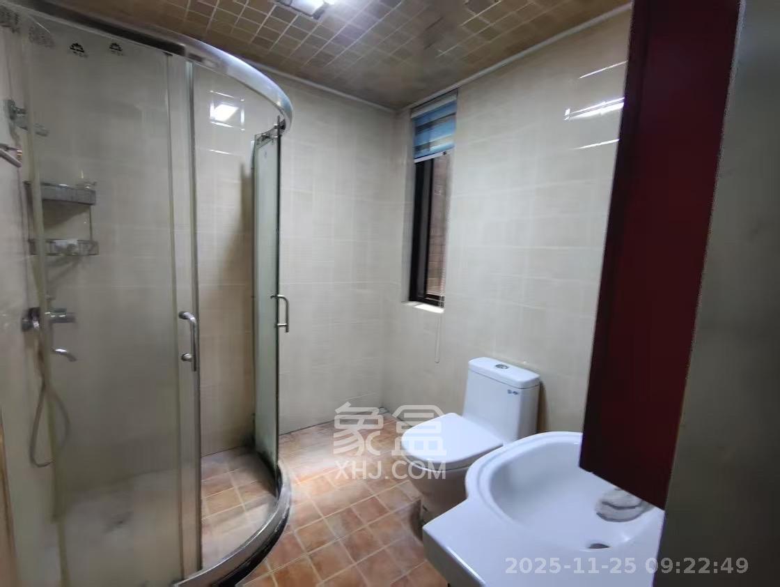 翡翠云天 3室2厅2卫 2300.0元/月 翡翠云天 3室2厅2卫 2300.0元/月室内图