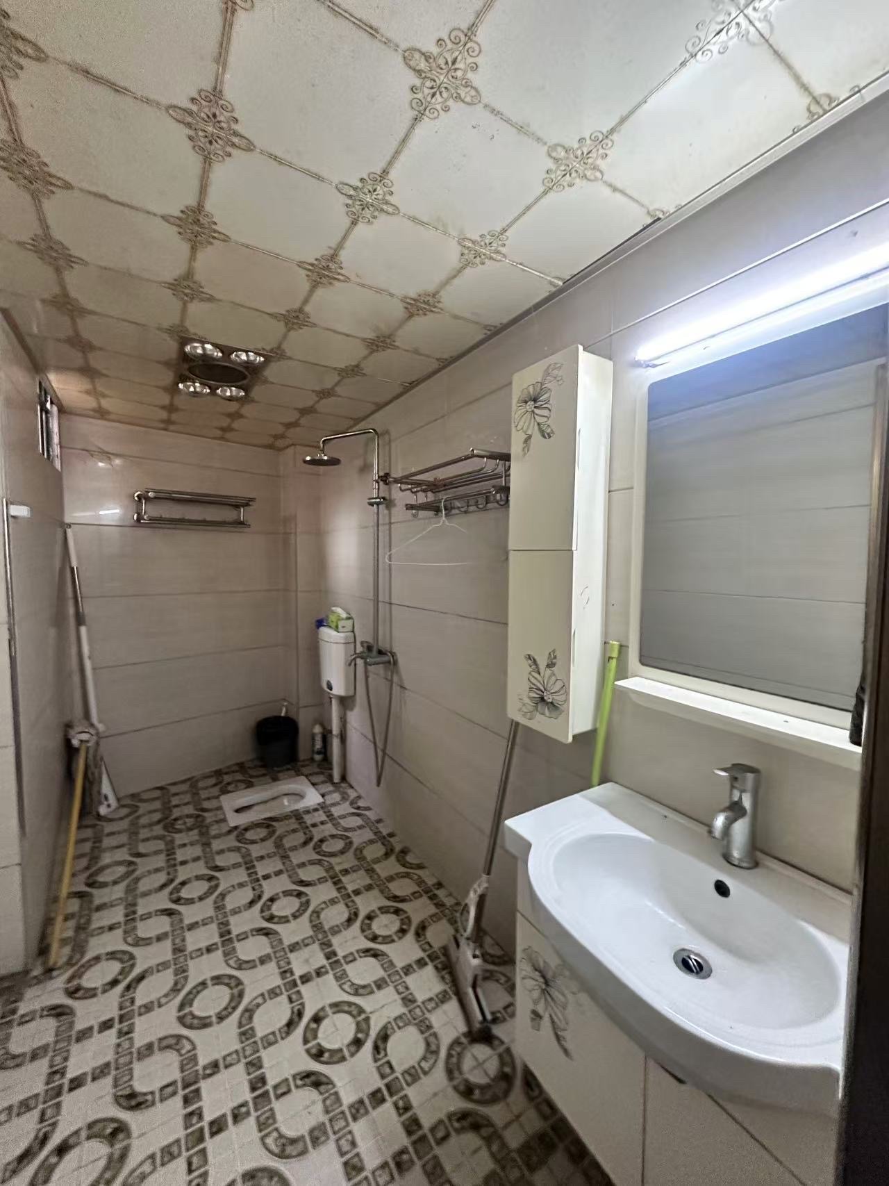 冠都现代城(冠都幸福彼岸) 4室2厅2卫 2400.0元/月 冠都现代城(冠都幸福彼岸) 4室2厅2卫 2400.0元/月户型图