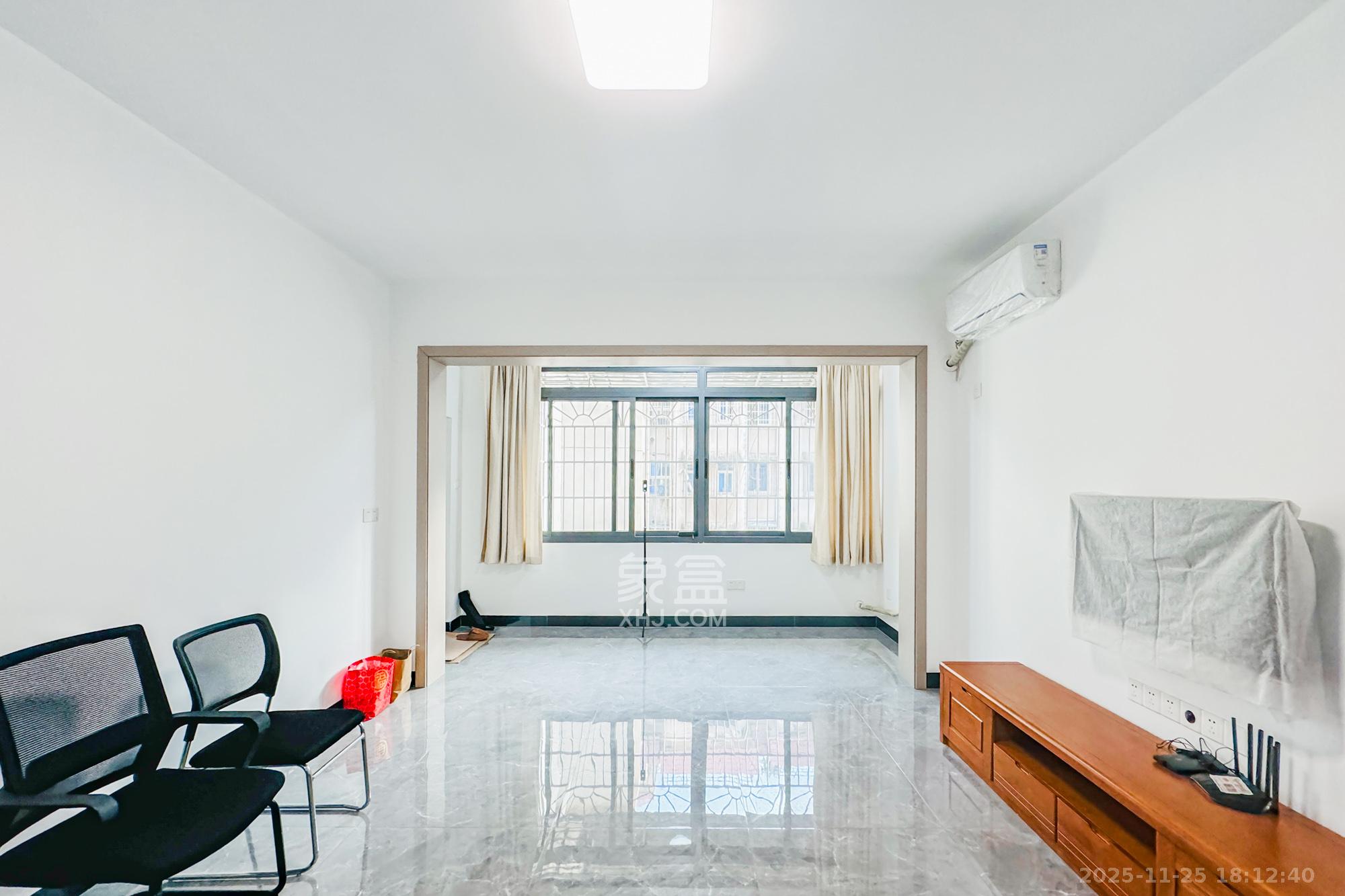 金星小区 1室0厅0卫 105.0万 金星小区 1室0厅0卫 105.0万客厅