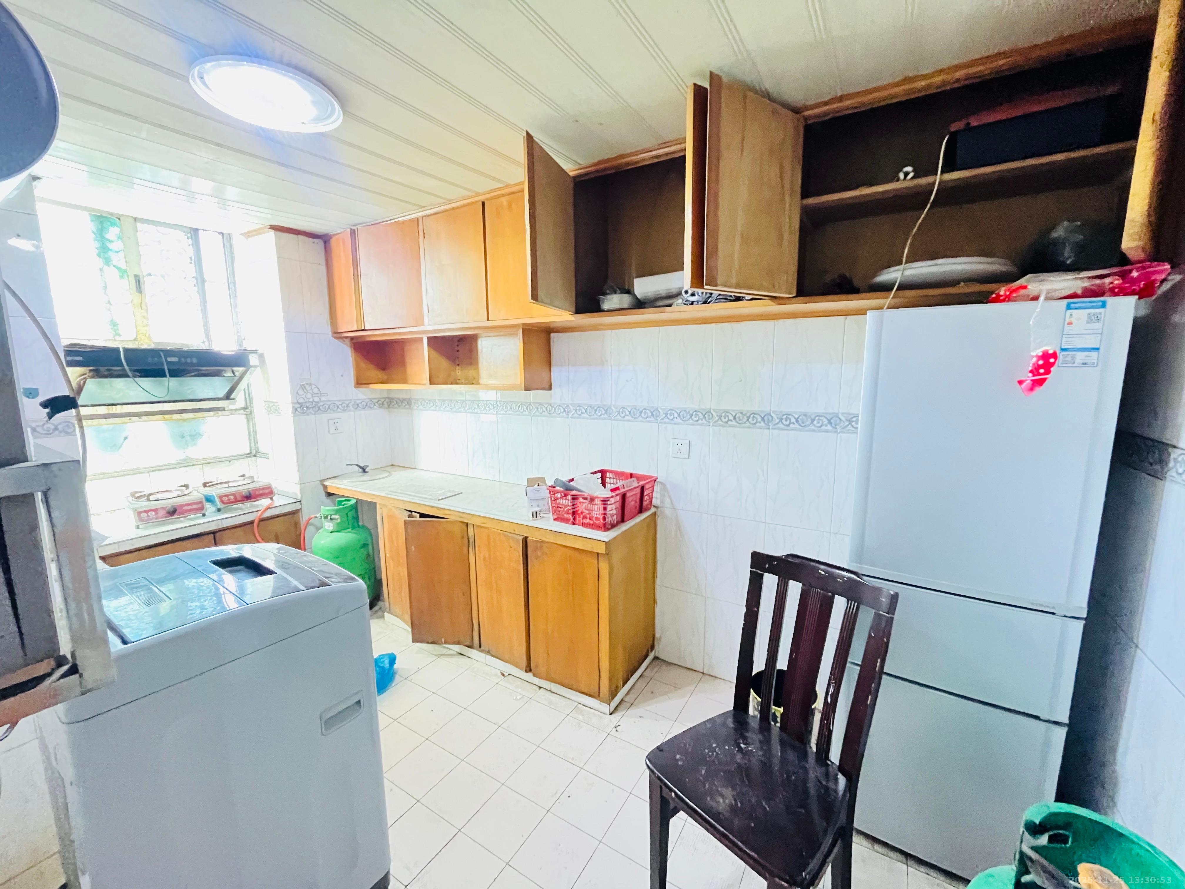 大众公寓(人人家宿舍) 3室1厅1卫 2200.0元/月 大众公寓(人人家宿舍) 3室1厅1卫 2200.0元/月室内图