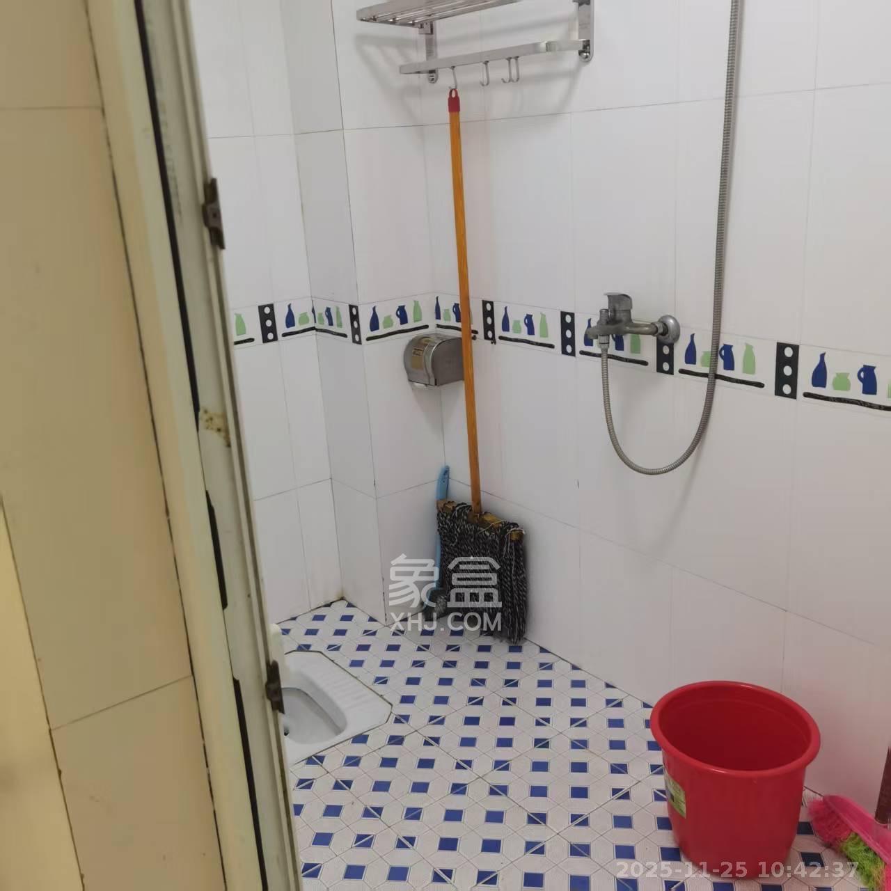 鸭婆塘小区 4室2厅1卫 2000.0元/月 鸭婆塘小区 4室2厅1卫 2000.0元/月室内图