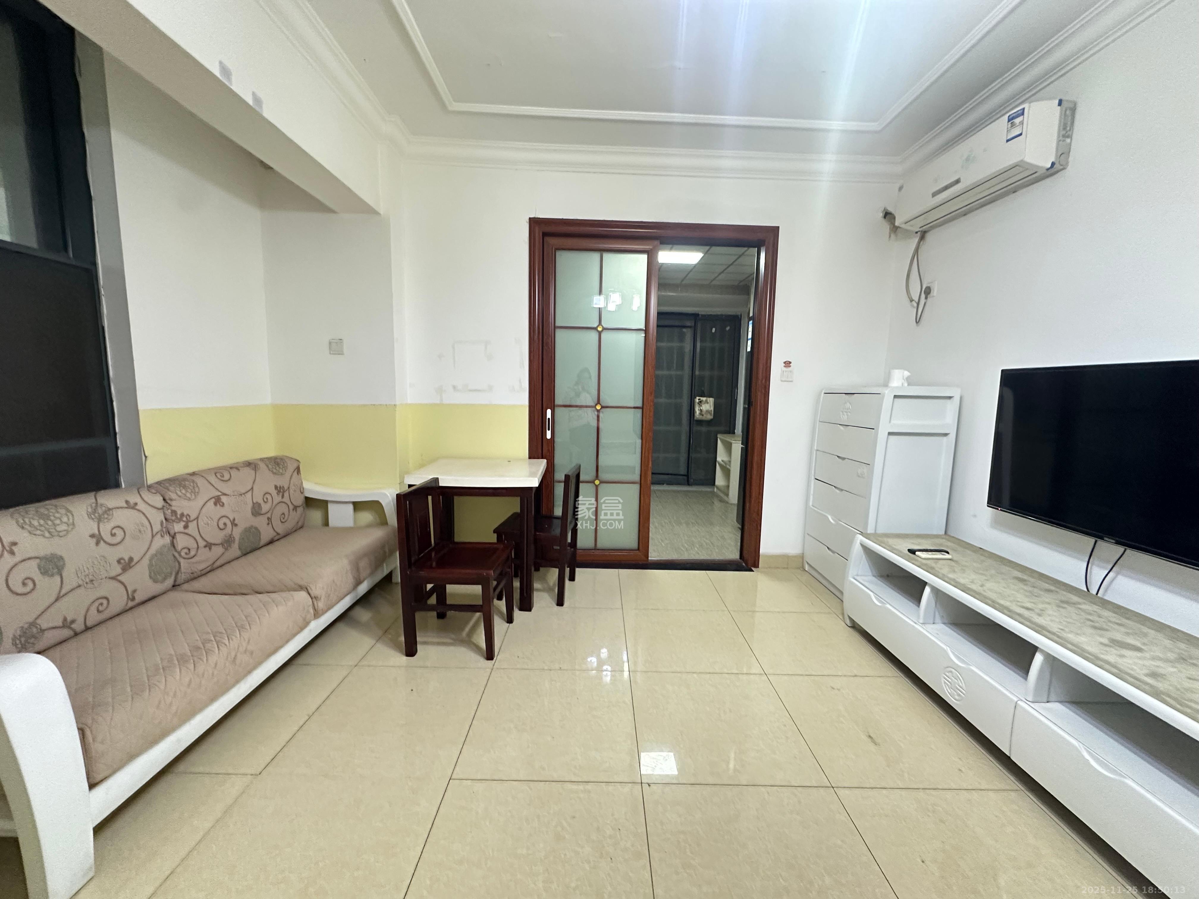 蓝湾国际广场  1室1厅1卫    1600.0元/月