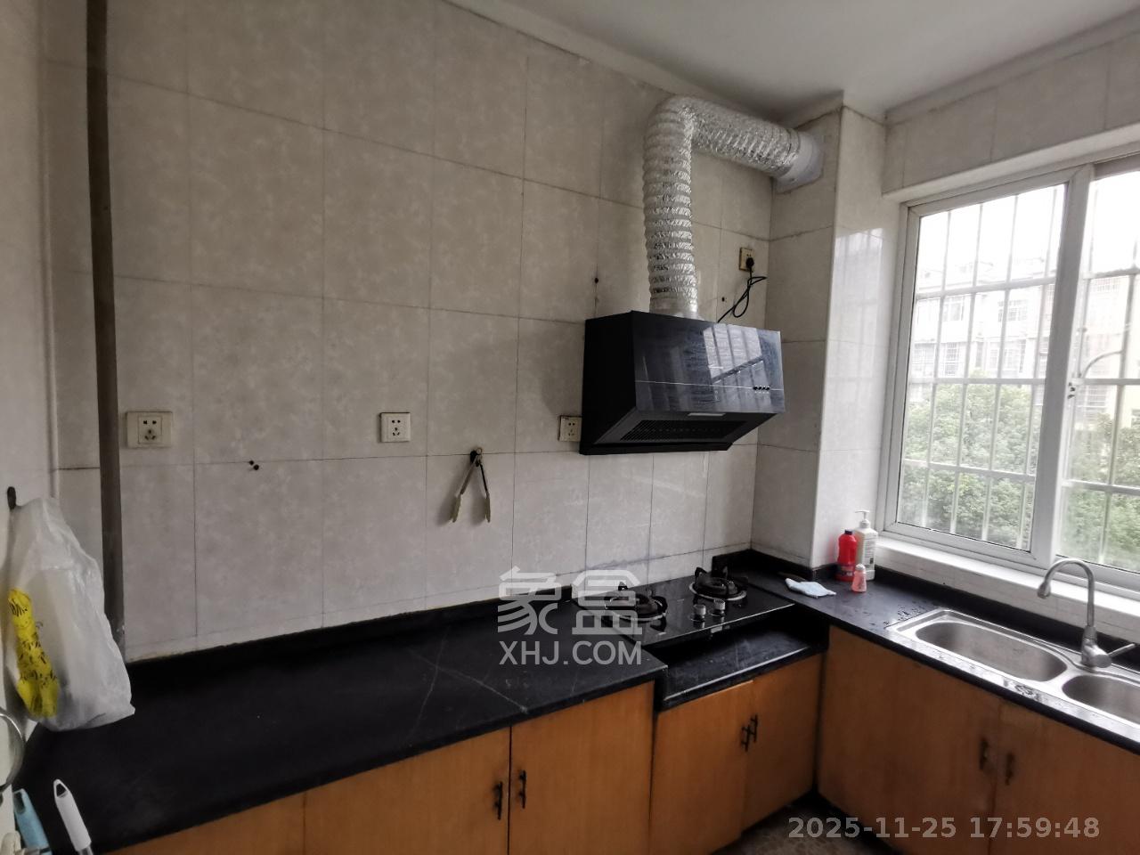 鄱阳小区 2室2厅1卫 1300.0元/月 鄱阳小区 2室2厅1卫 1300.0元/月室内图