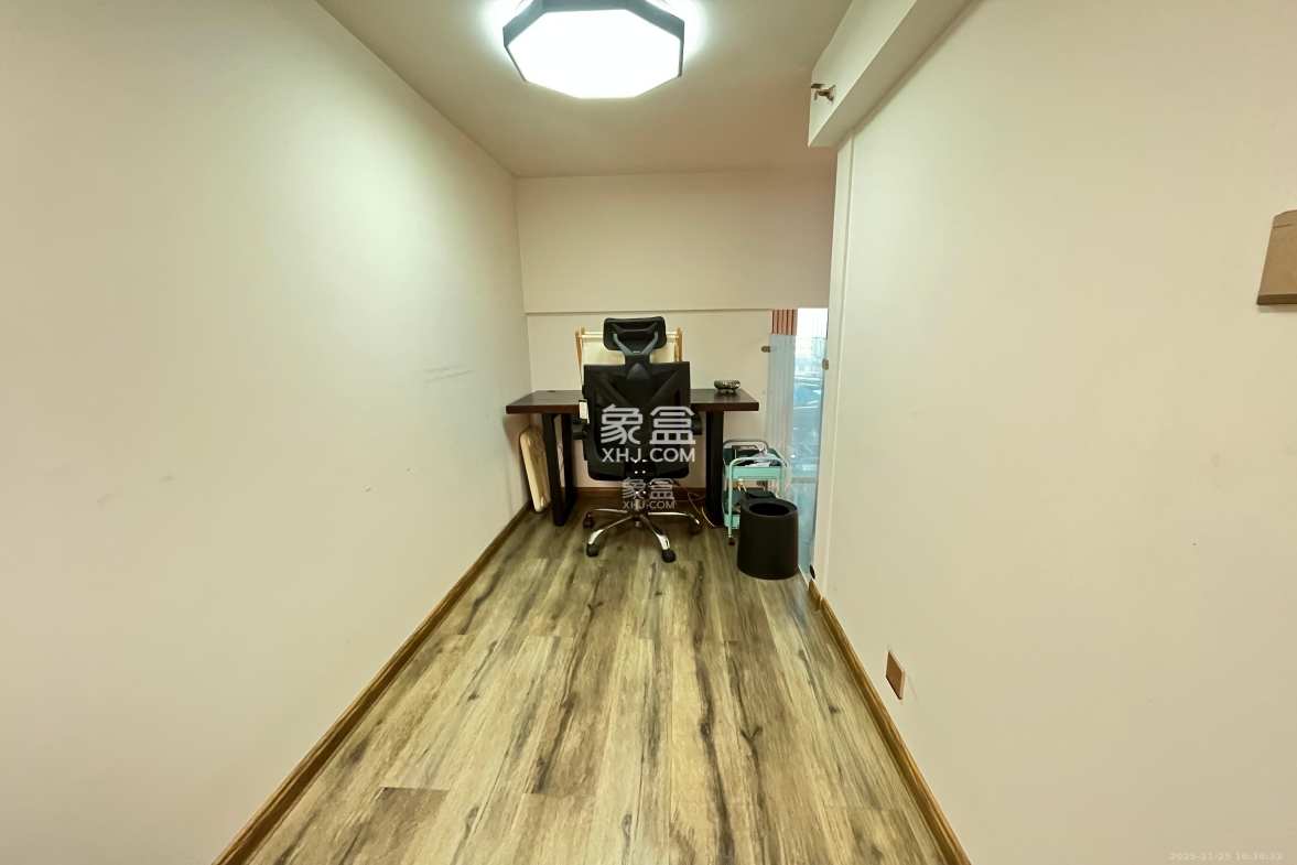 东盈商业广场(华泉城市广场) 2室1厅1卫 2700.0元/月 东盈商业广场(华泉城市广场) 2室1厅1卫 2700.0元/月室内图