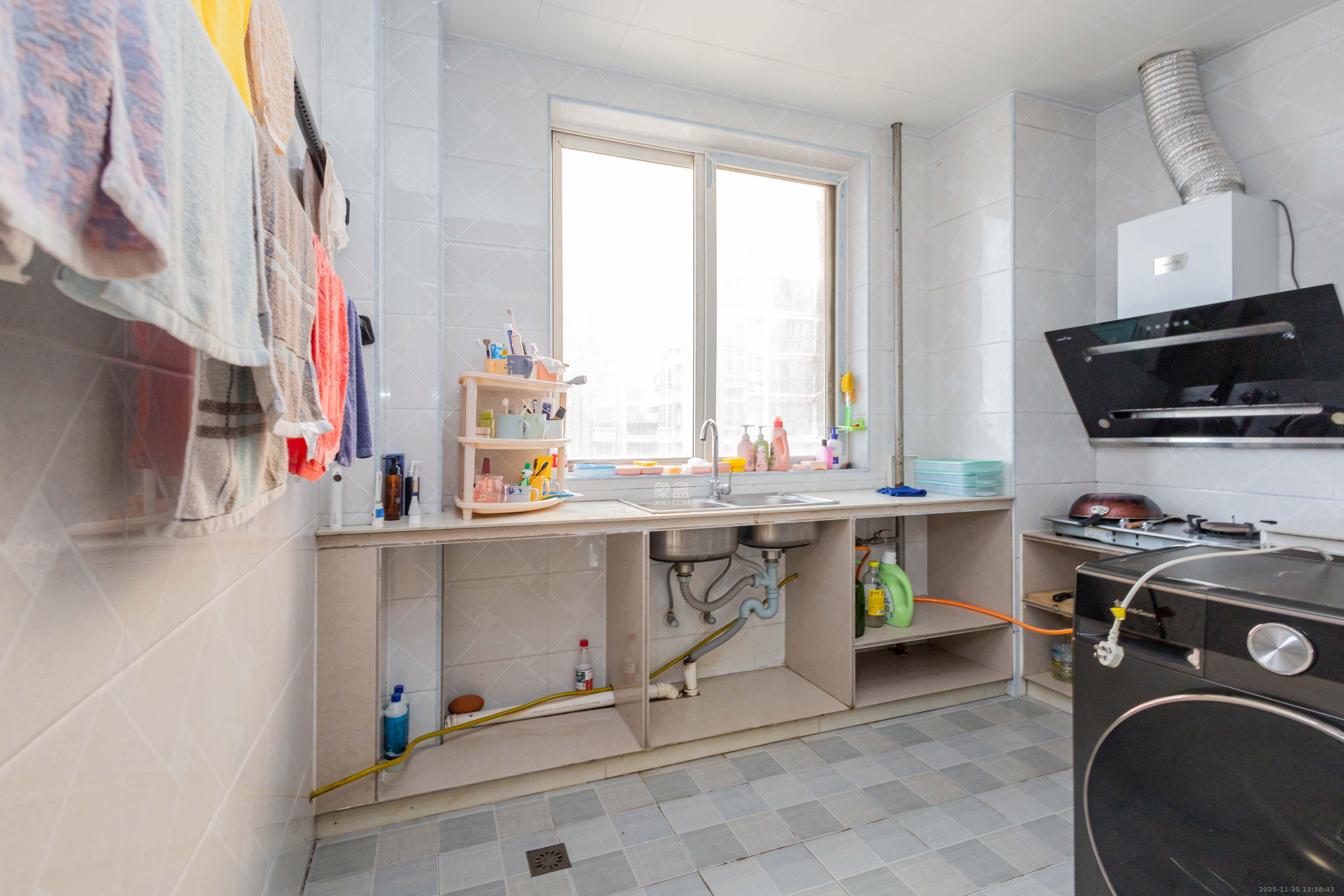 东门尚苑 5室2厅2卫 128.0万 东门尚苑 5室2厅2卫 128.0万厨房