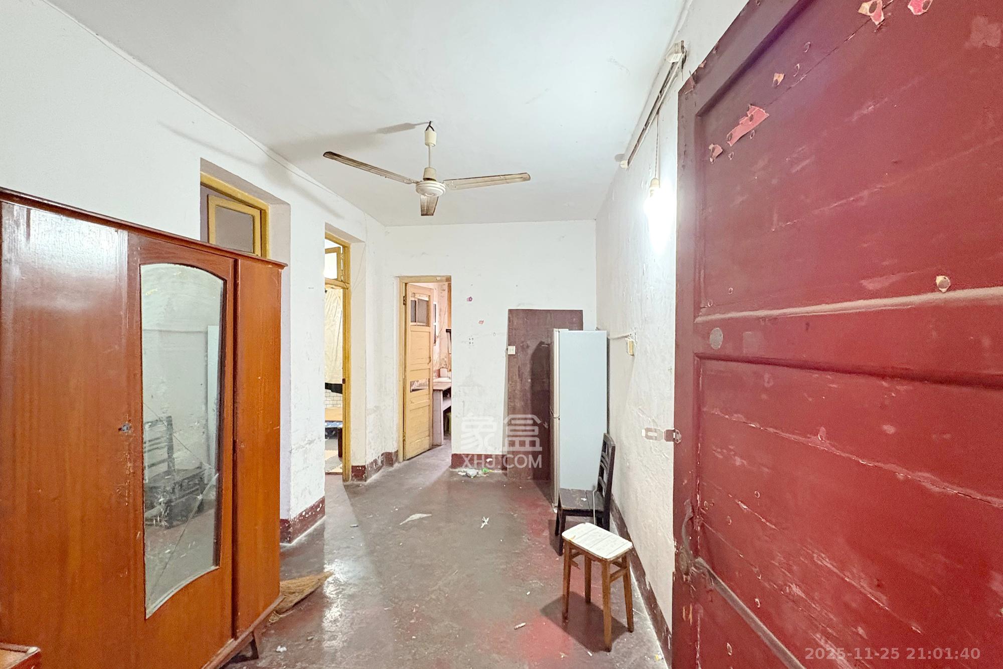 桐荫里社区 2室1厅1卫 38.0万 桐荫里社区 2室1厅1卫 38.0万客厅