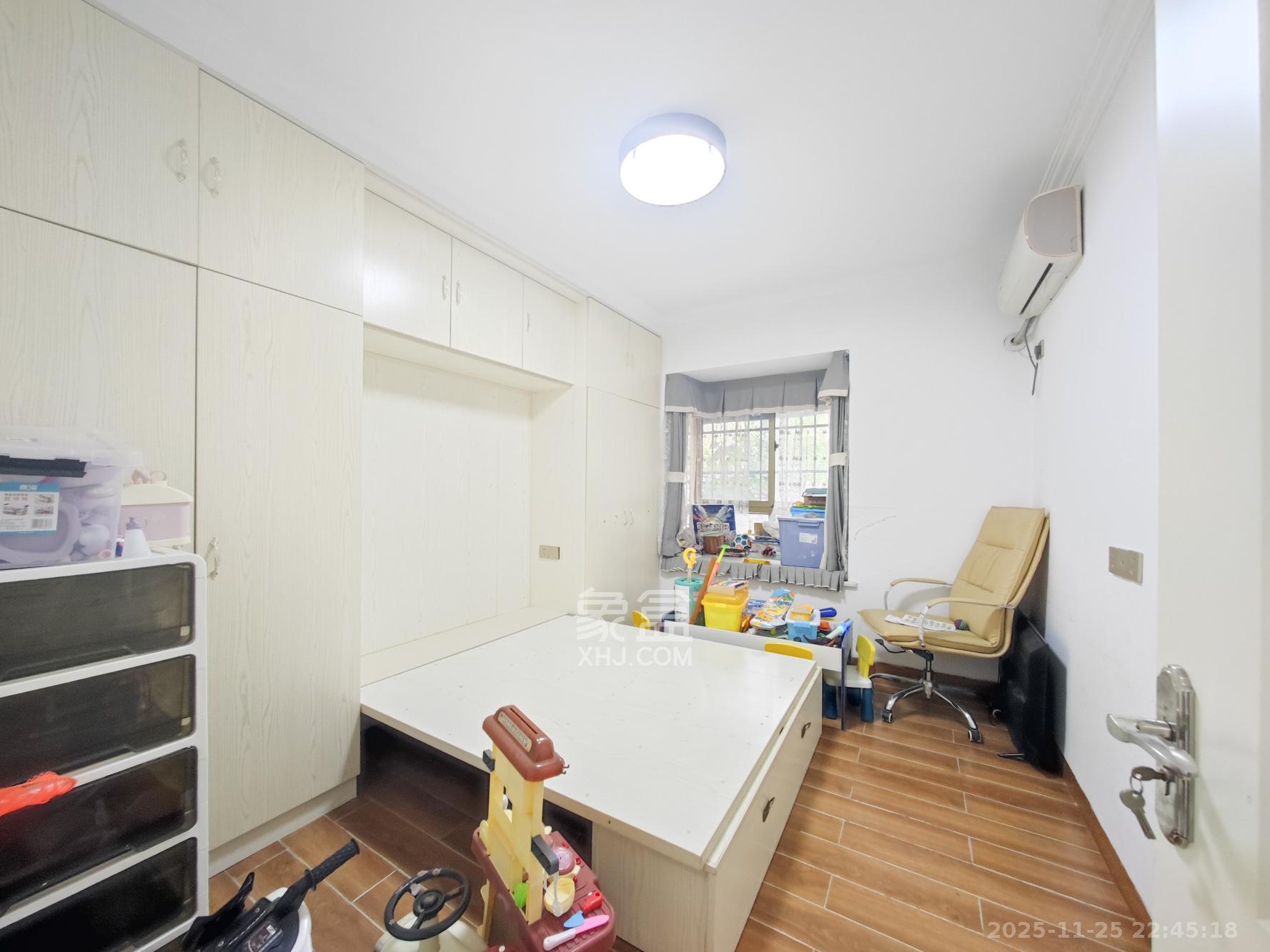 中天瑞景  5室2厅2卫    148.0万其他