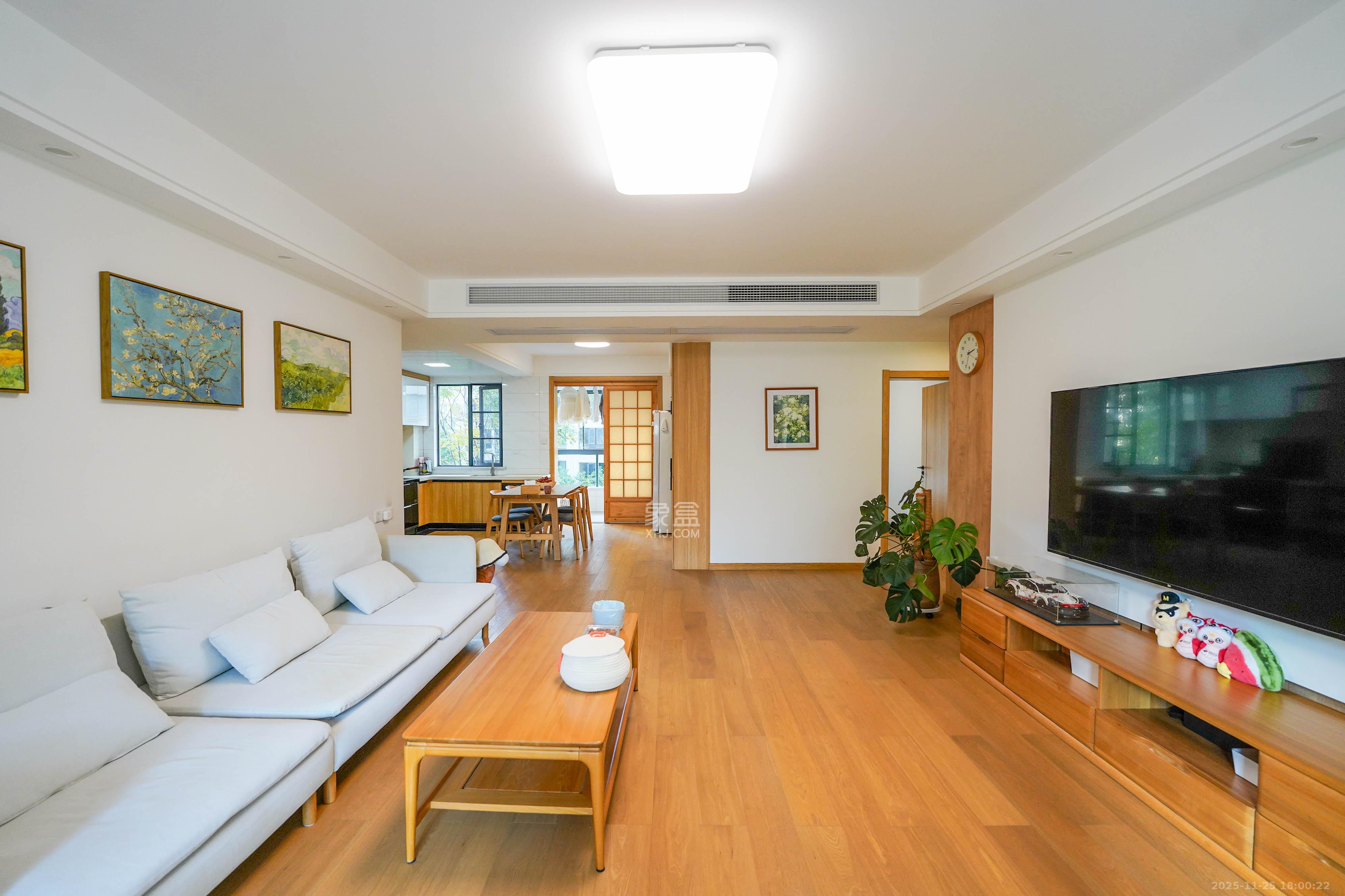 五矿万境蓝山  4室2厅2卫    168.0万客厅