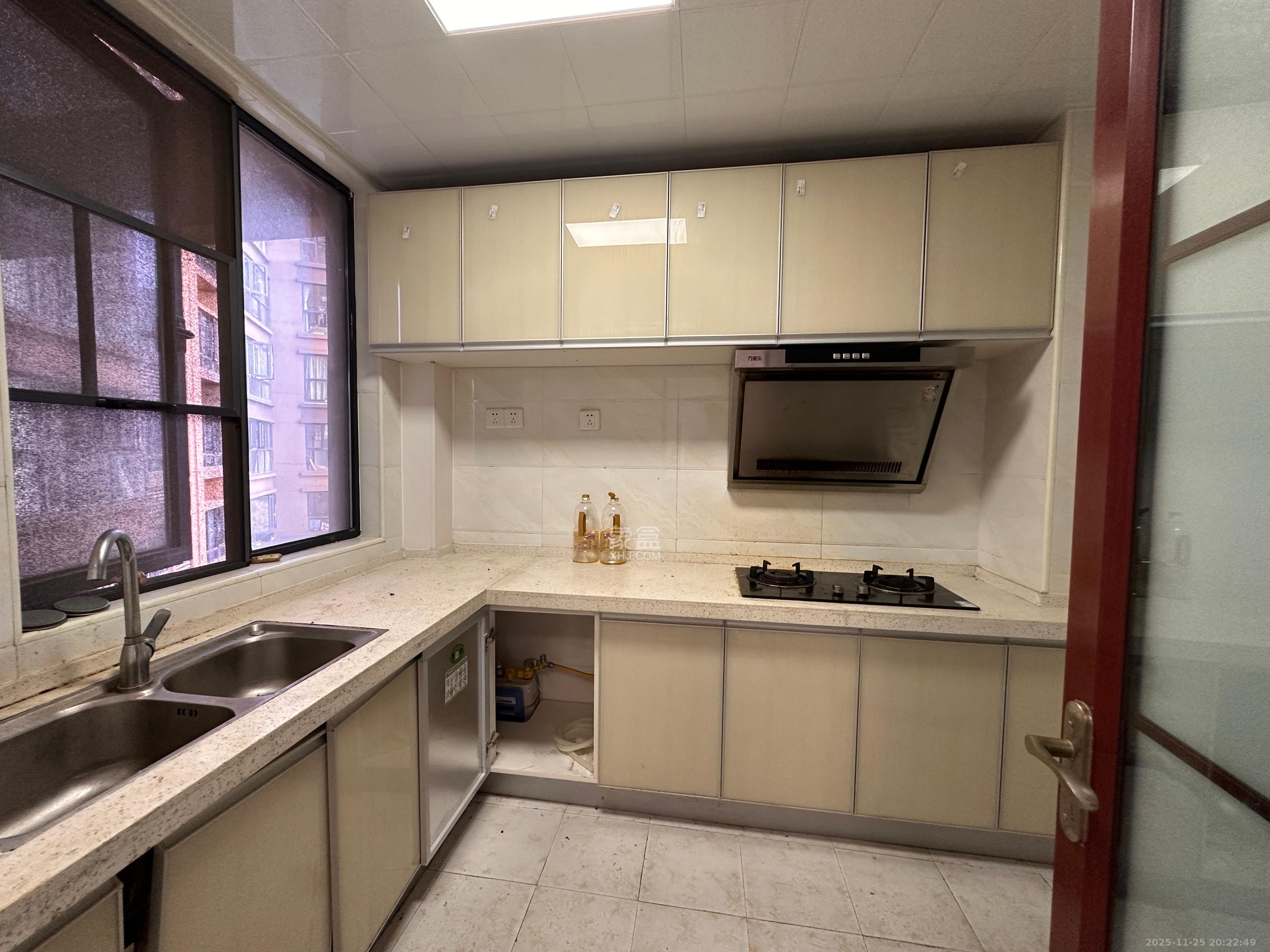 荣悦台  3室2厅2卫    3600.0元/月室内图