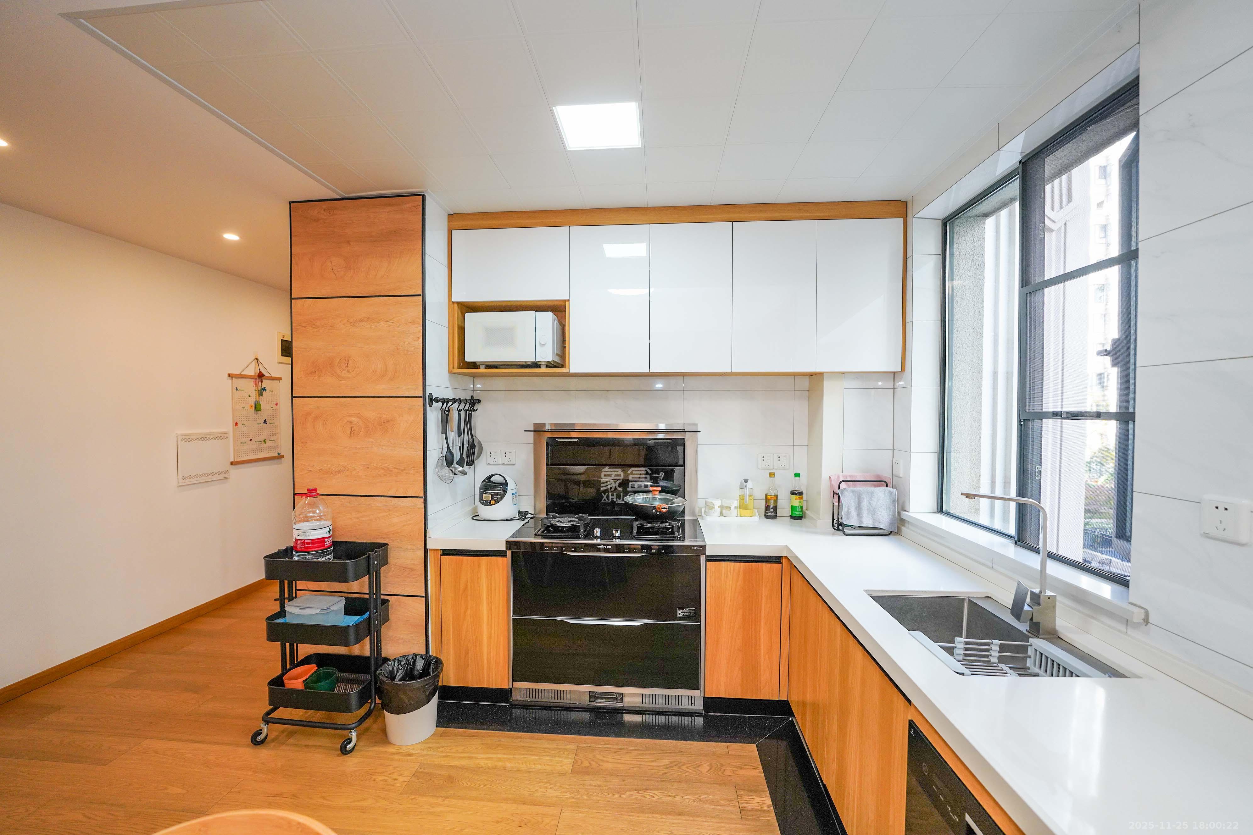 五矿万境蓝山  4室2厅2卫    168.0万厨房