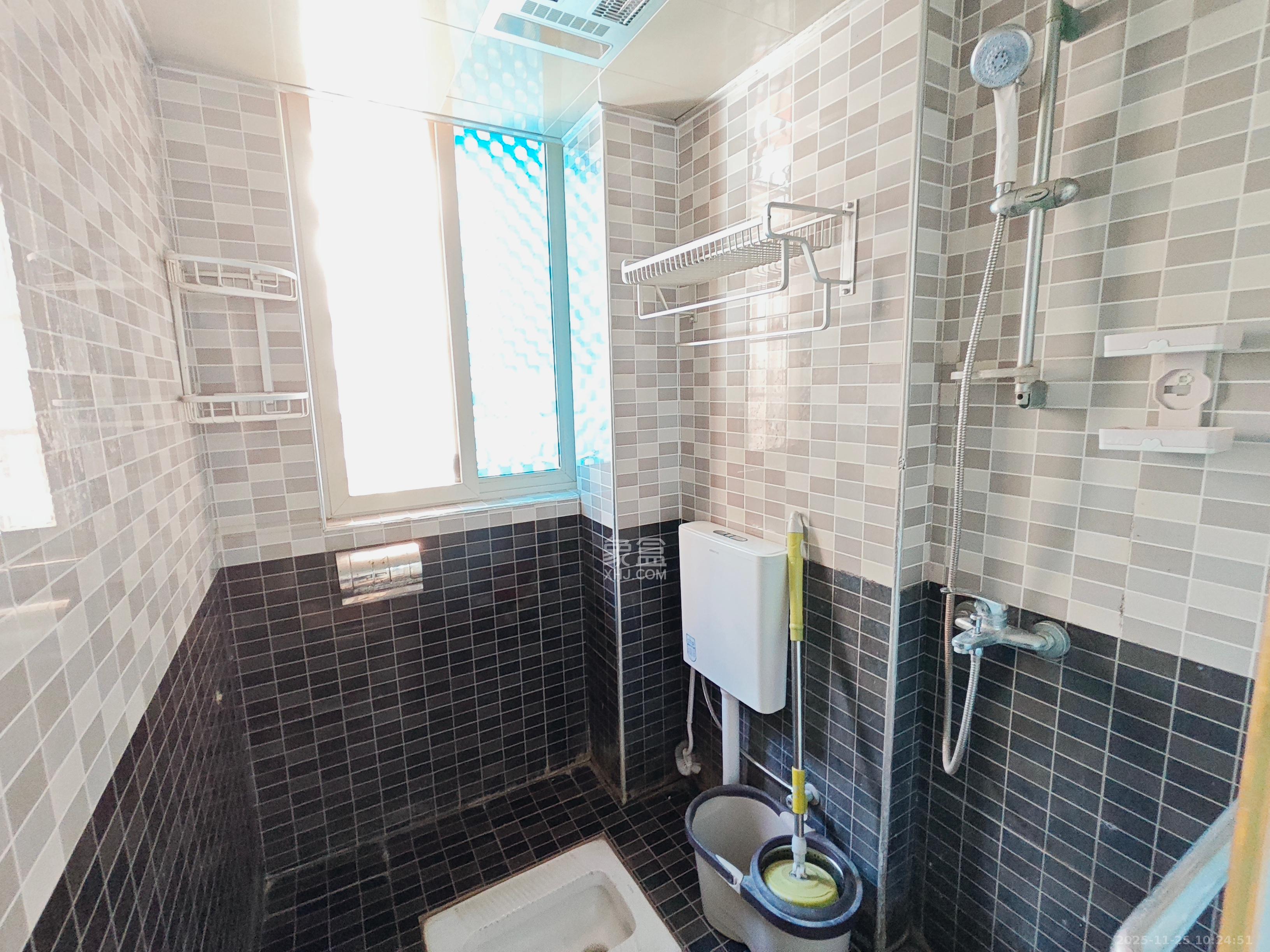 德润园  1室2厅1卫    1800.0元/月室内图