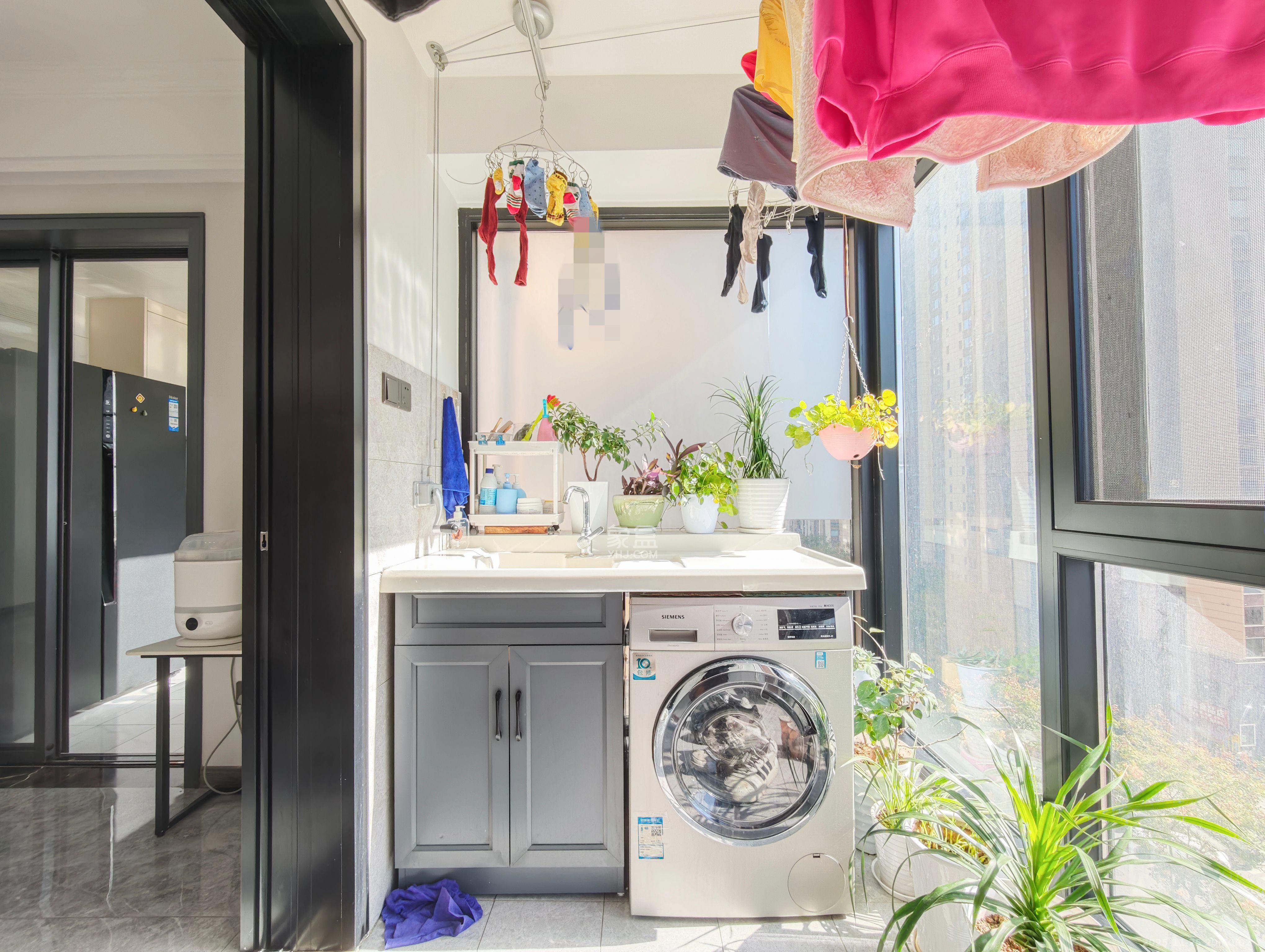 保利城（中航城国际社区、郡原美村）  4室2厅2卫    155.0万阳台