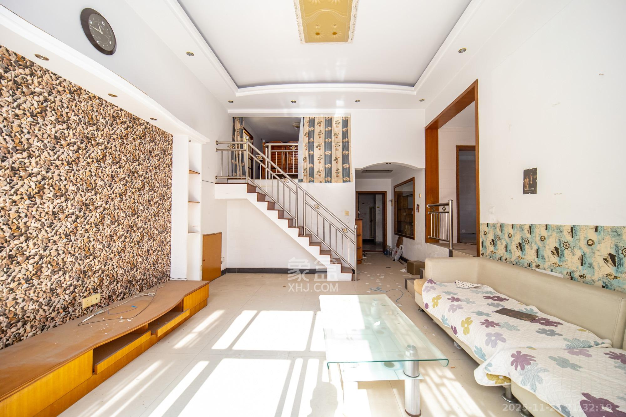 领秀星城(领秀新城) 2室2厅1卫 38.8万 领秀星城(领秀新城) 2室2厅1卫 38.8万客厅