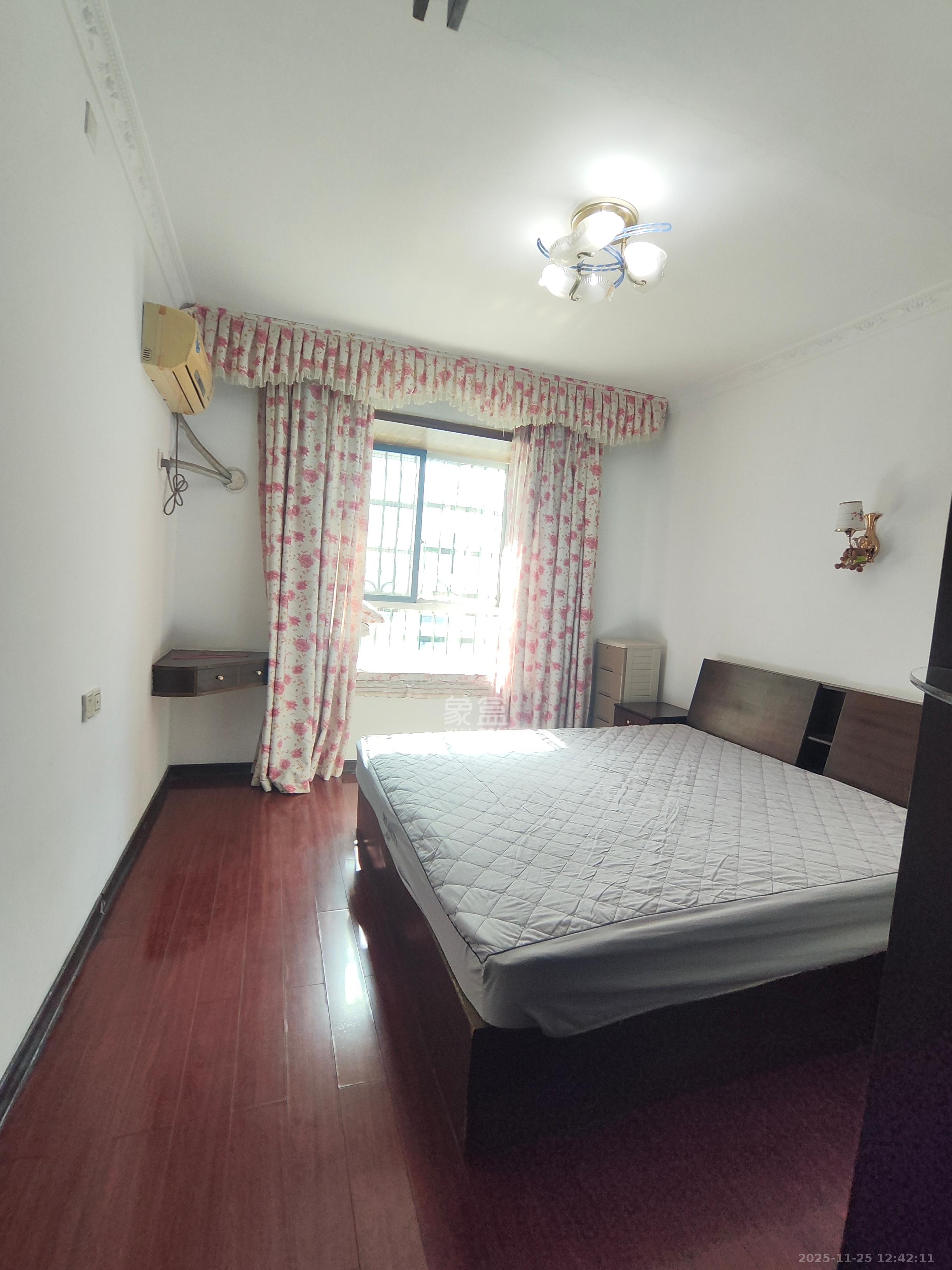 中南汽车世界 2室2厅1卫 1200.0元/月 中南汽车世界 2室2厅1卫 1200.0元/月室内图