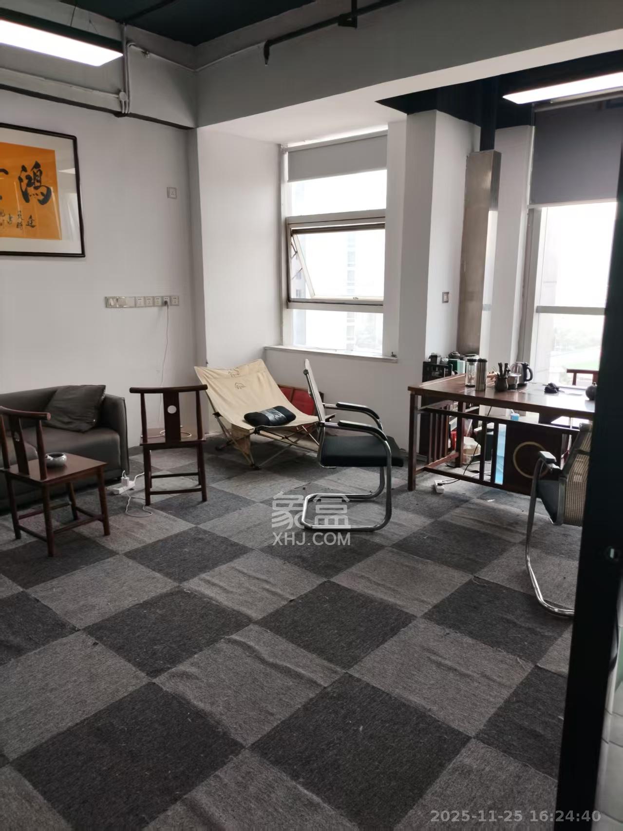 高信向日葵   1000.0㎡      4500.0元/月室内图