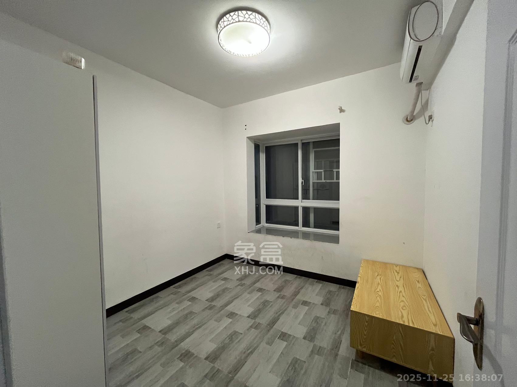 荣盛花语城 3室2厅1卫 2100.0元/月 荣盛花语城 3室2厅1卫 2100.0元/月室内图