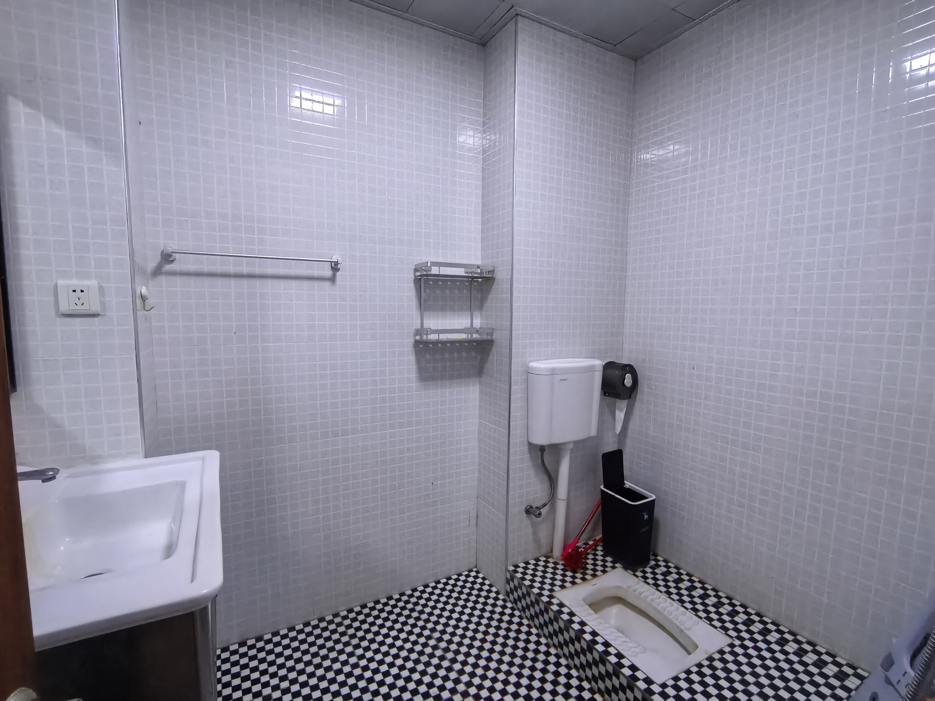 富源佳园 3室2厅2卫 2400.0元/月 富源佳园 3室2厅2卫 2400.0元/月室内图