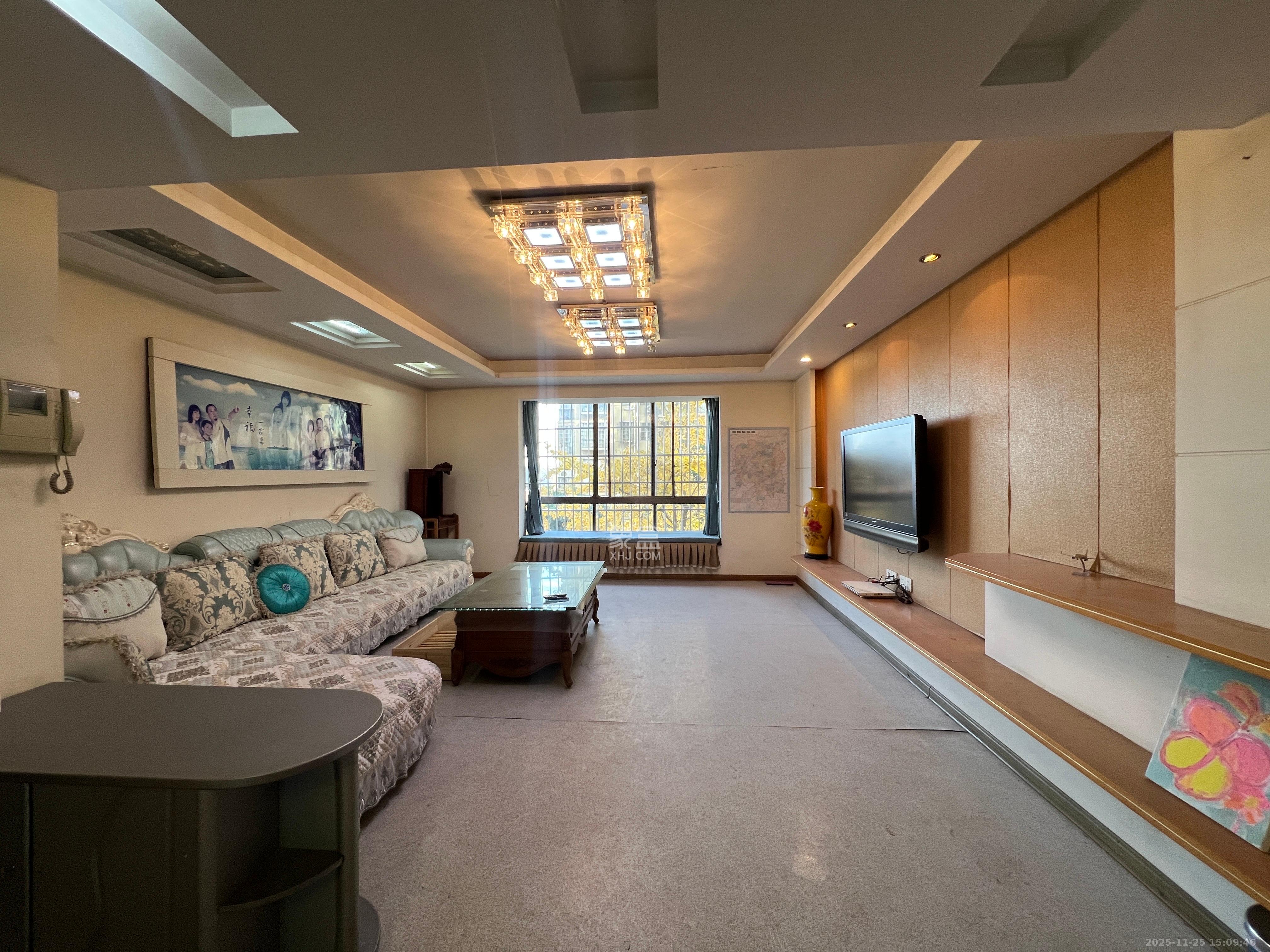 金色比华利  4室2厅1卫    2400.0元/月室内图1