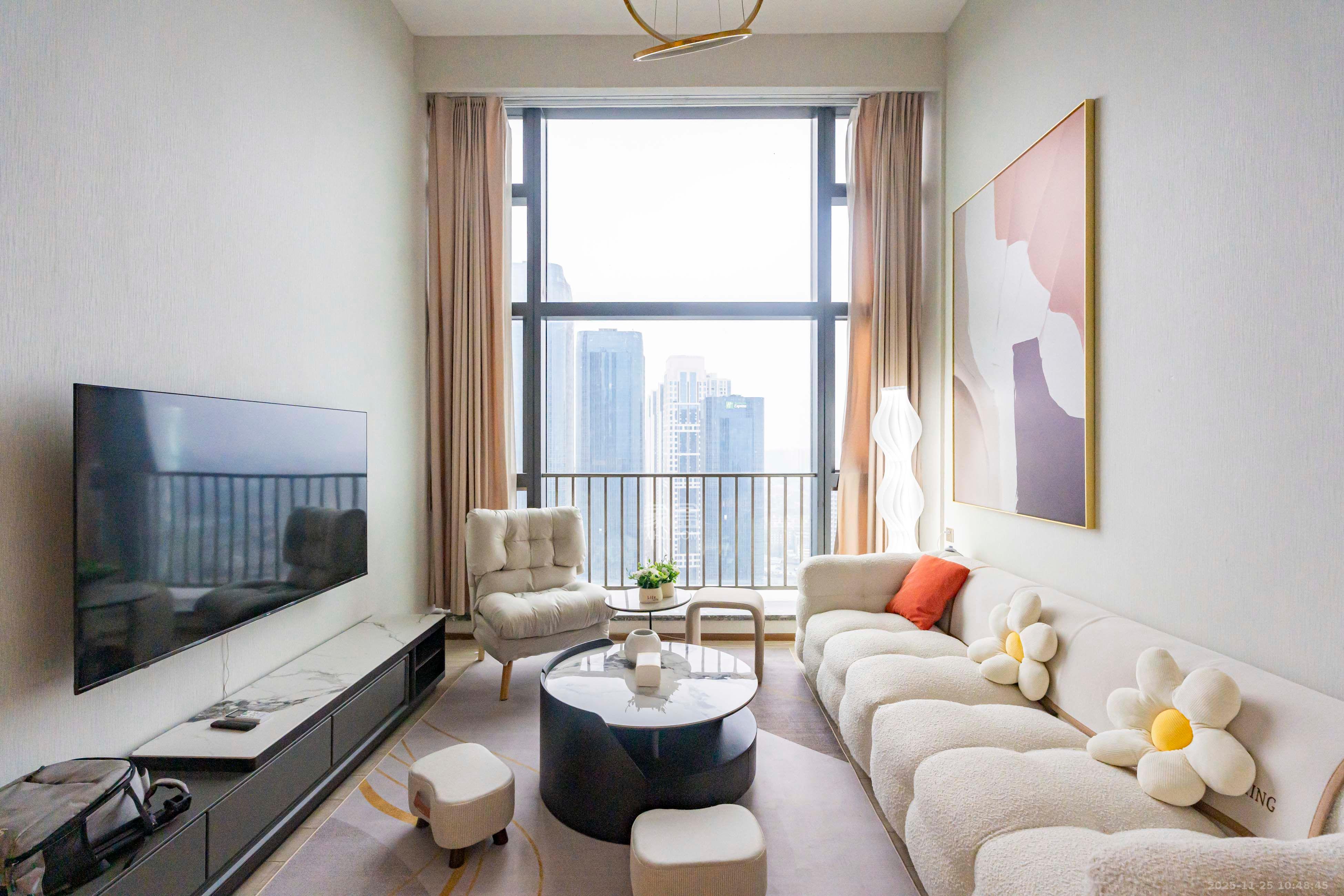 华远华时代  4室2厅2卫    5200.0元/月