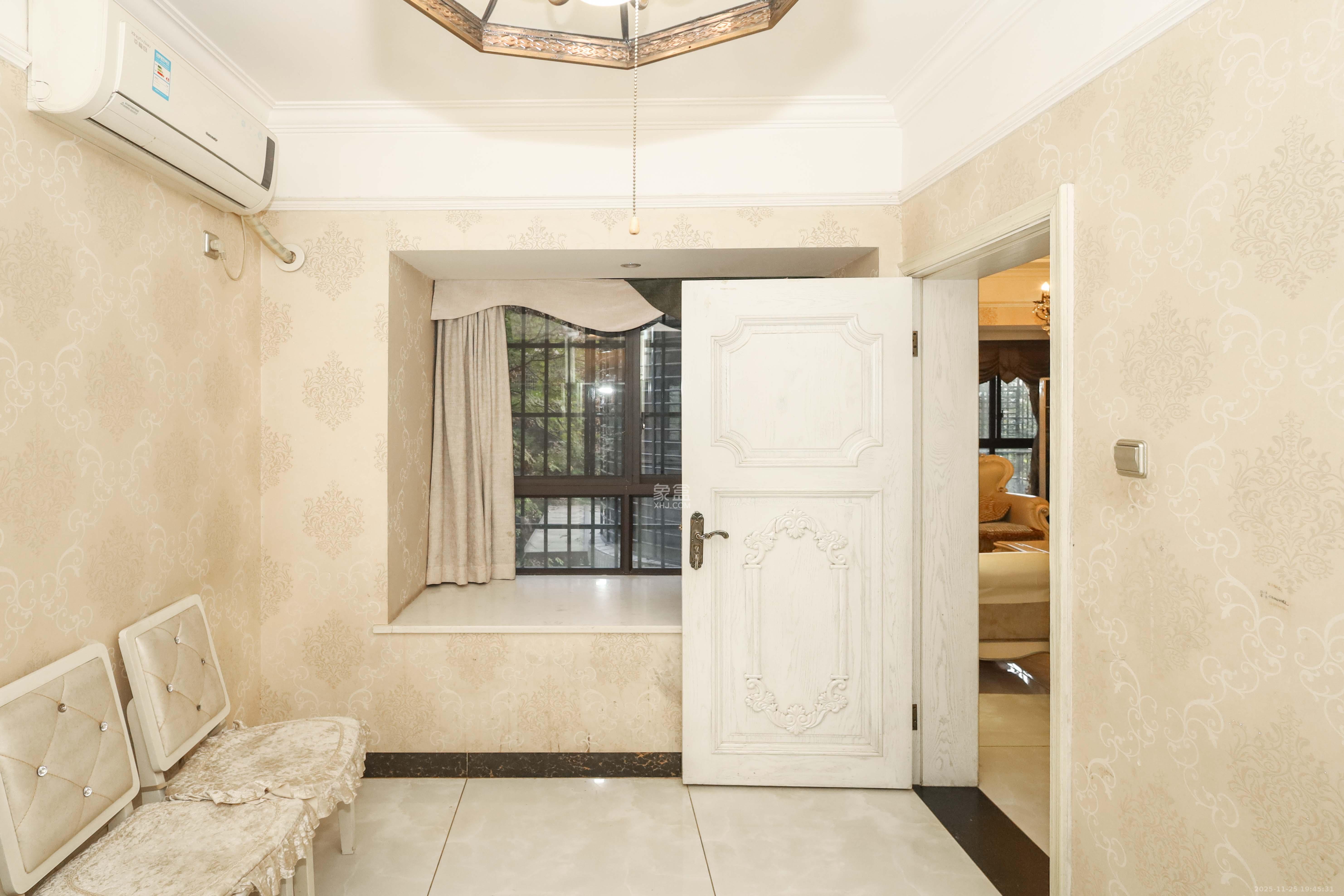 保利麓谷林语F区  1室0厅0卫    145.0万卧室