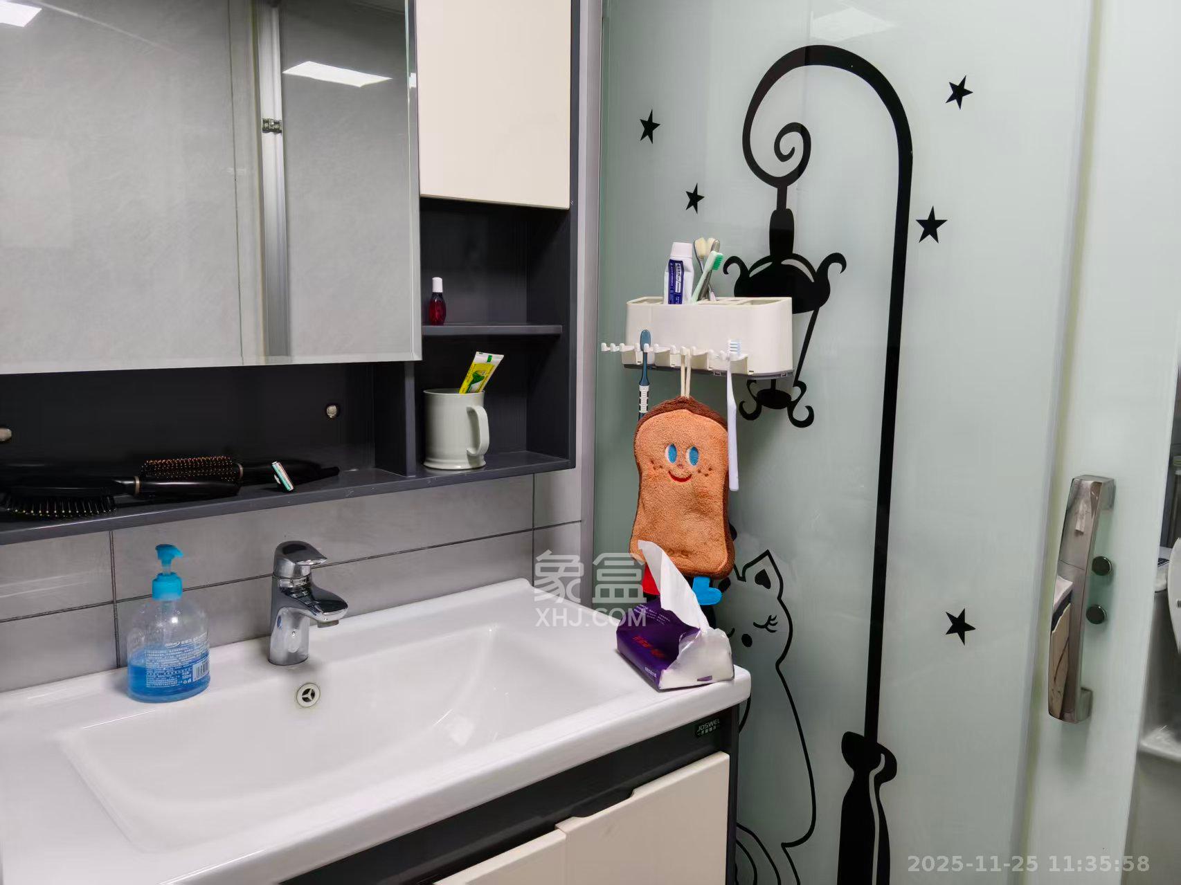 和润园三期 3室2厅1卫 2700.0元/月 和润园三期 3室2厅1卫 2700.0元/月室内图