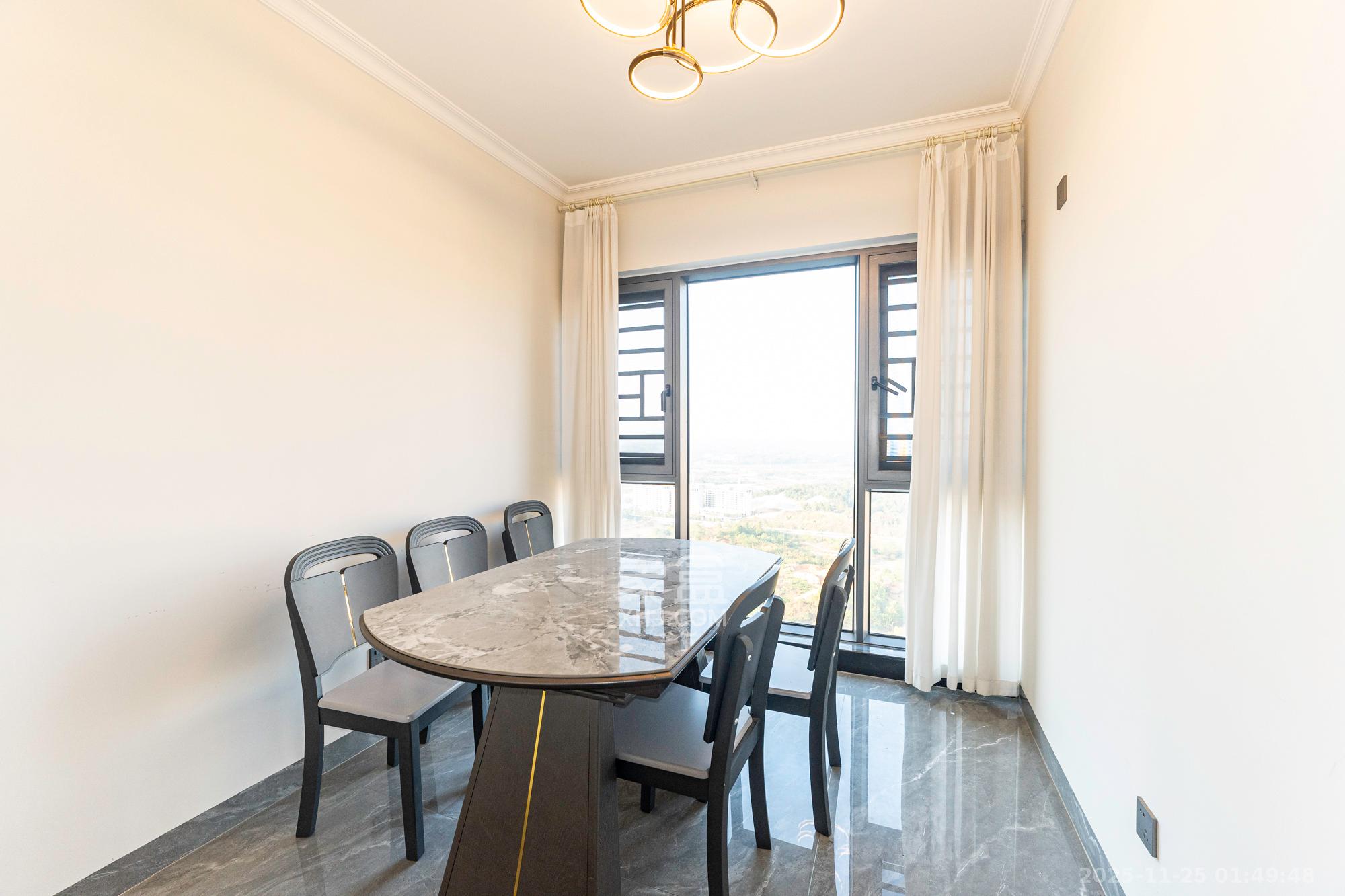 山水湾 3室2厅2卫 73.8万 山水湾 3室2厅2卫 73.8万卧室