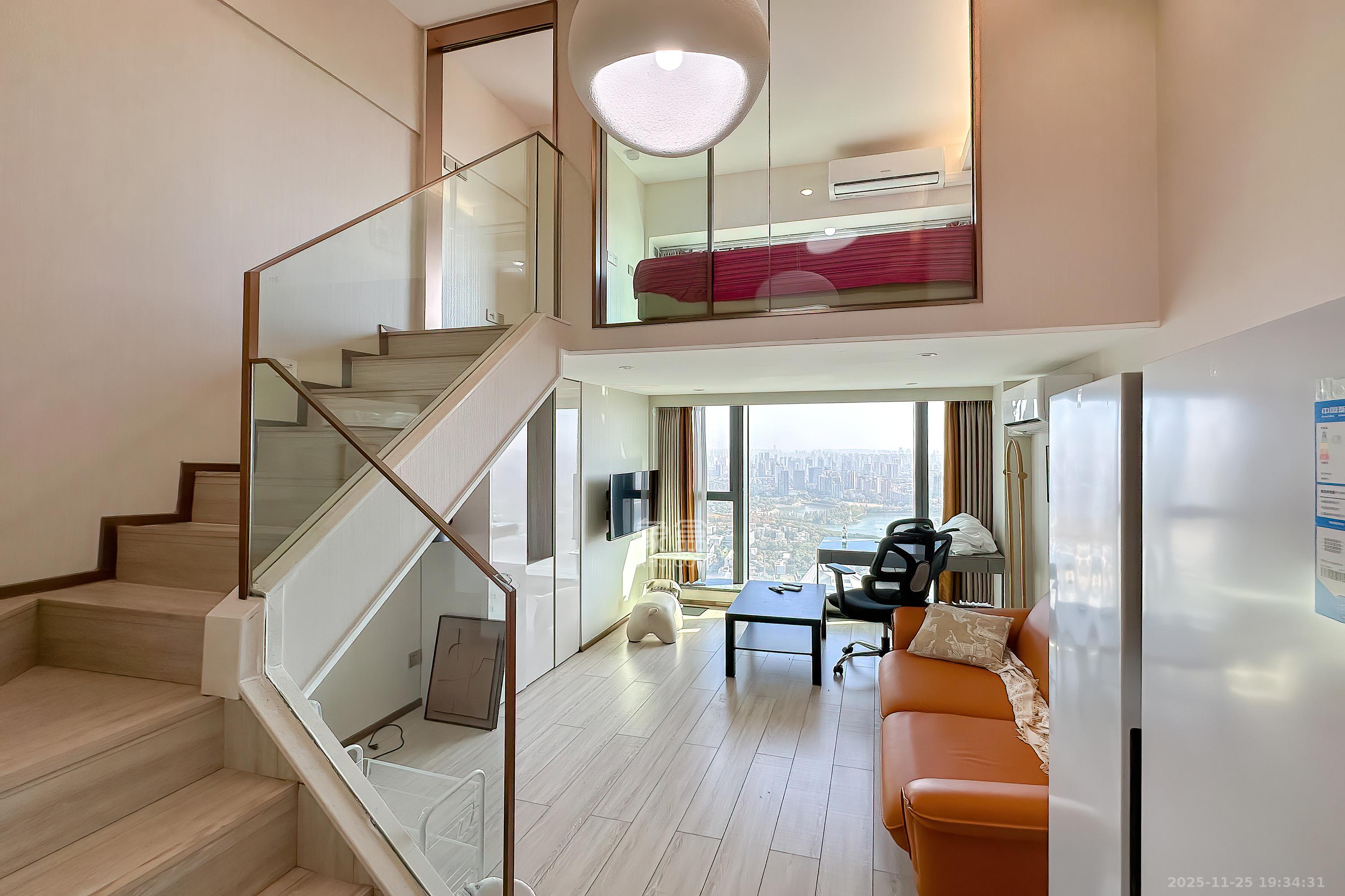 华远华时代  2室1厅1卫    48.0万客厅