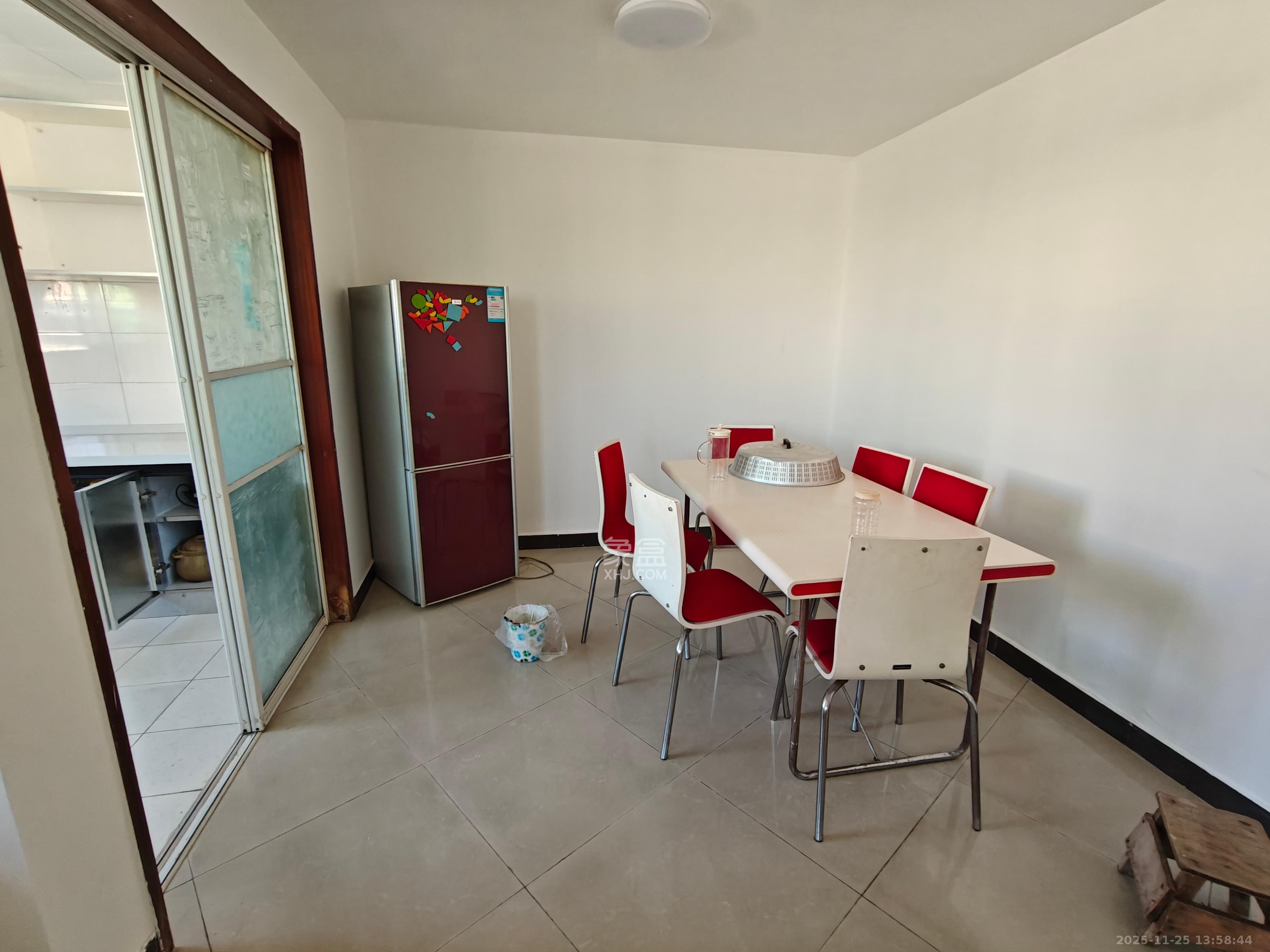 仁和家园  3室2厅2卫    1600.0元/月室内图