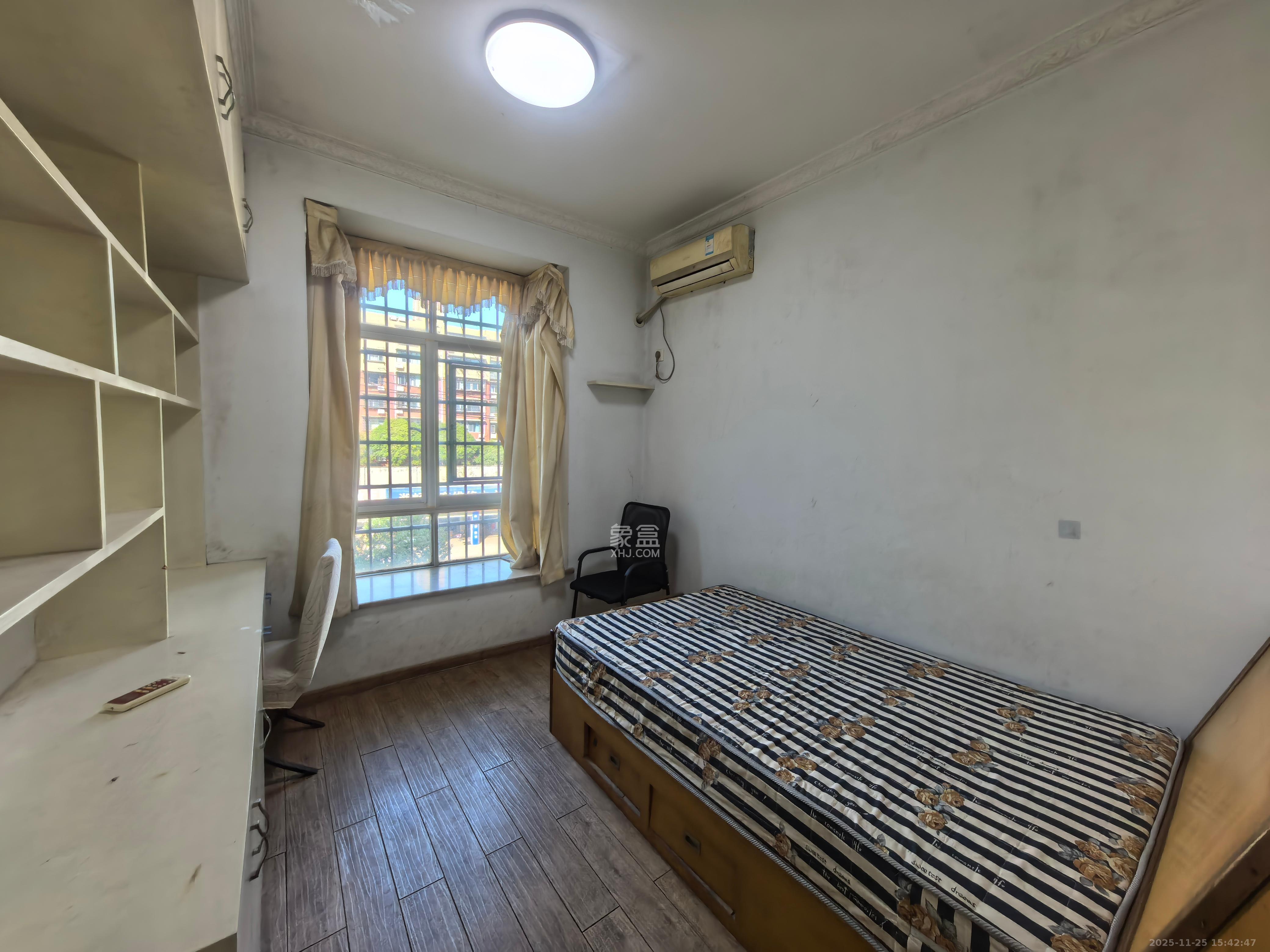 洞井一小区 3室2厅1卫 1900.0元/月 洞井一小区 3室2厅1卫 1900.0元/月室内图