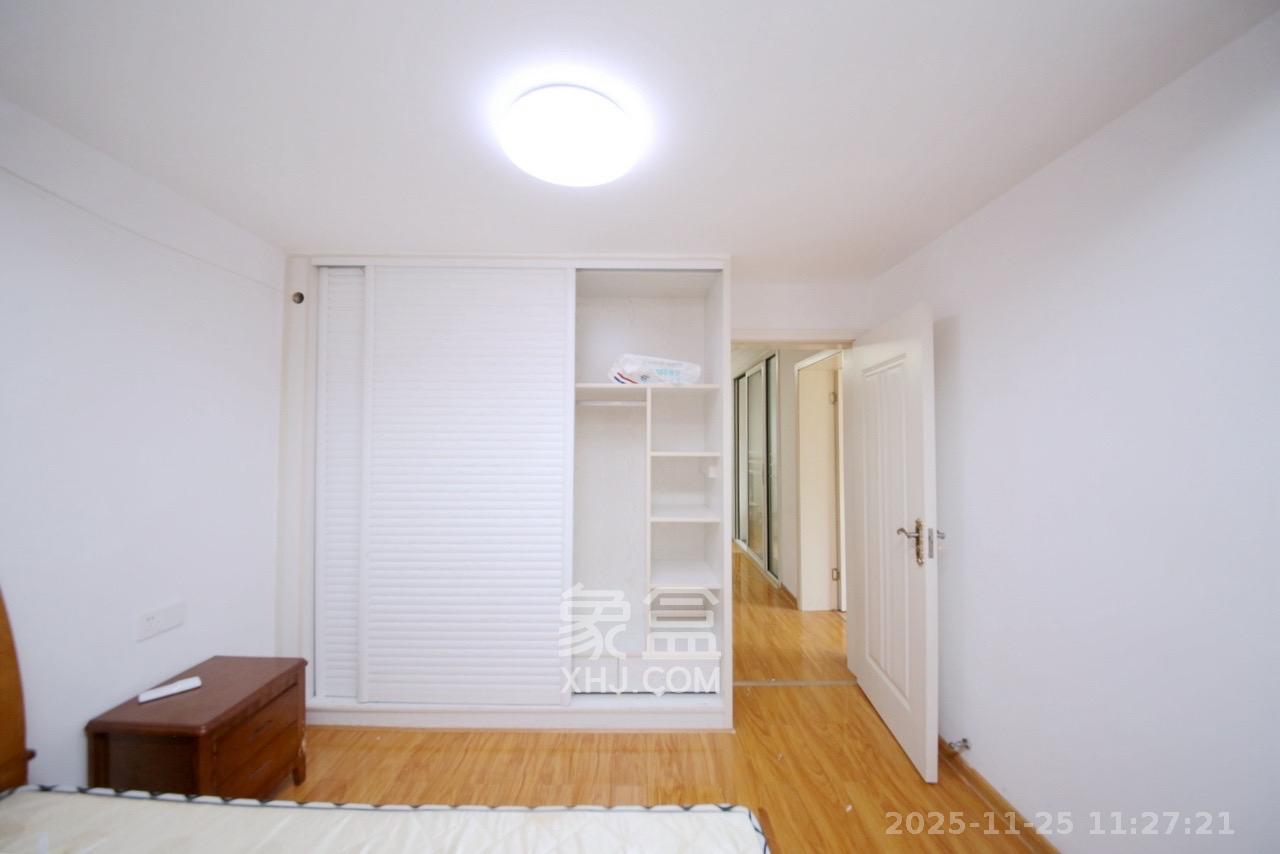 戥子桥散盘  1室1厅1卫    2300.0元/月室内图