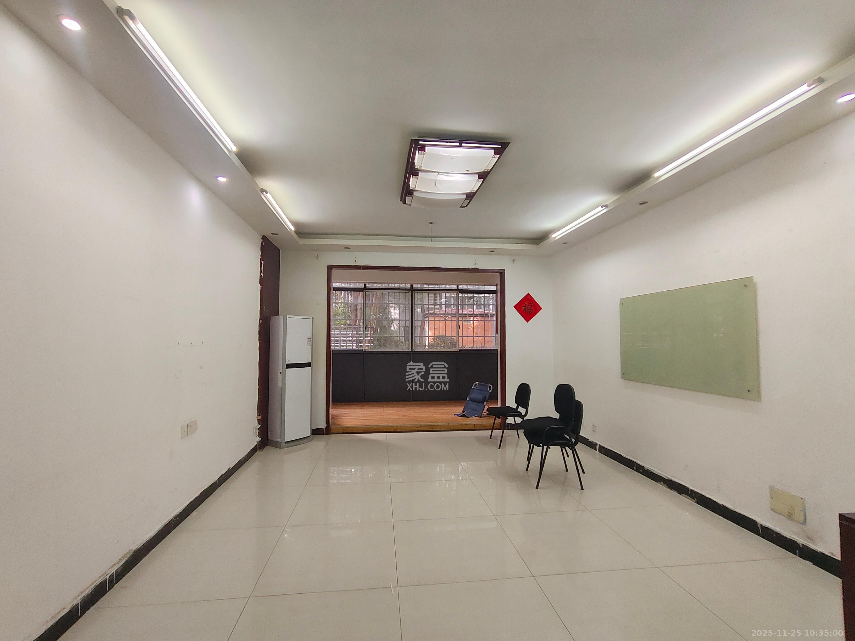 长房东郡 3室1厅1卫 3800.0元/月 长房东郡 3室1厅1卫 3800.0元/月室内图