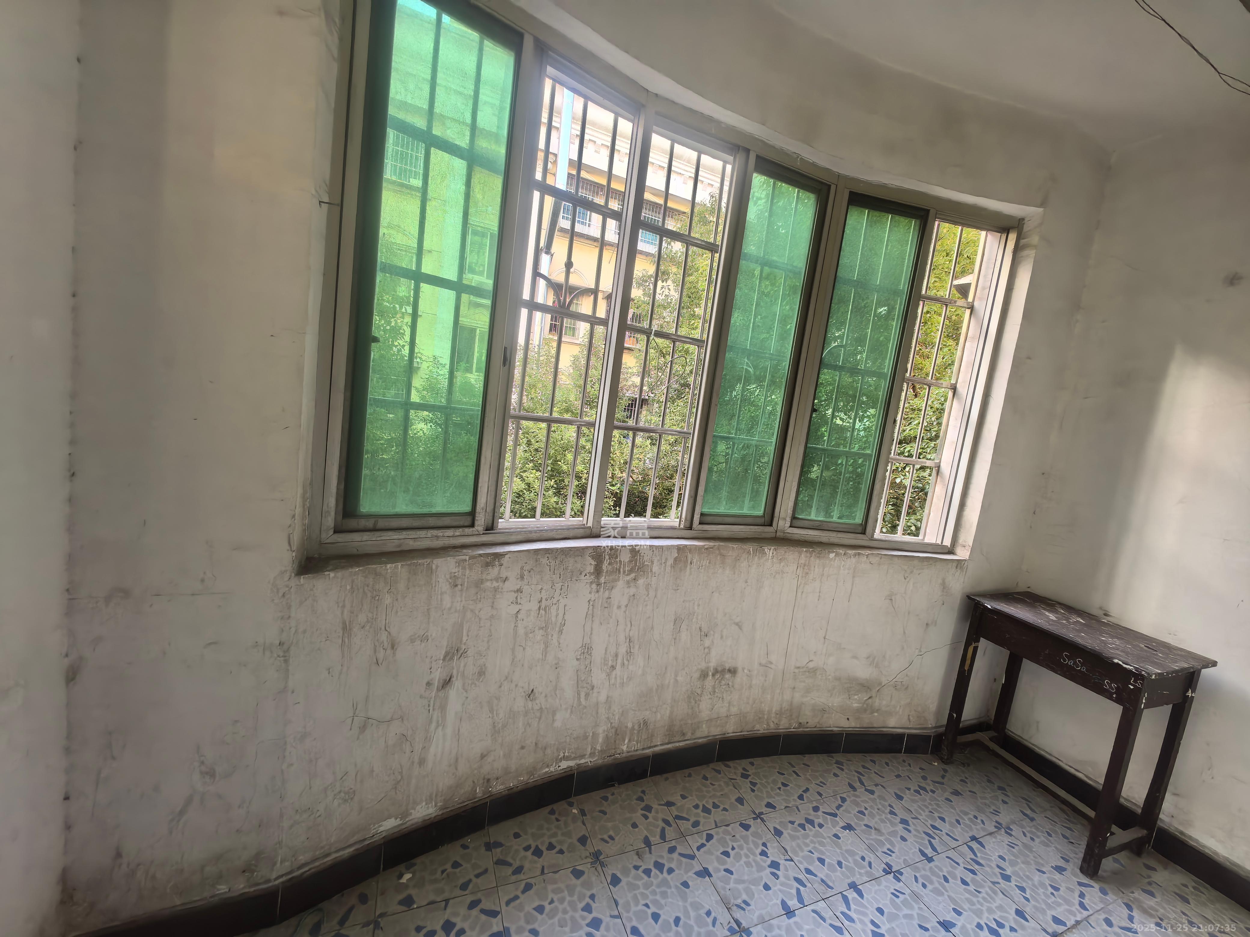 中南汽车世界  2室2厅1卫    1100.0元/月室内图