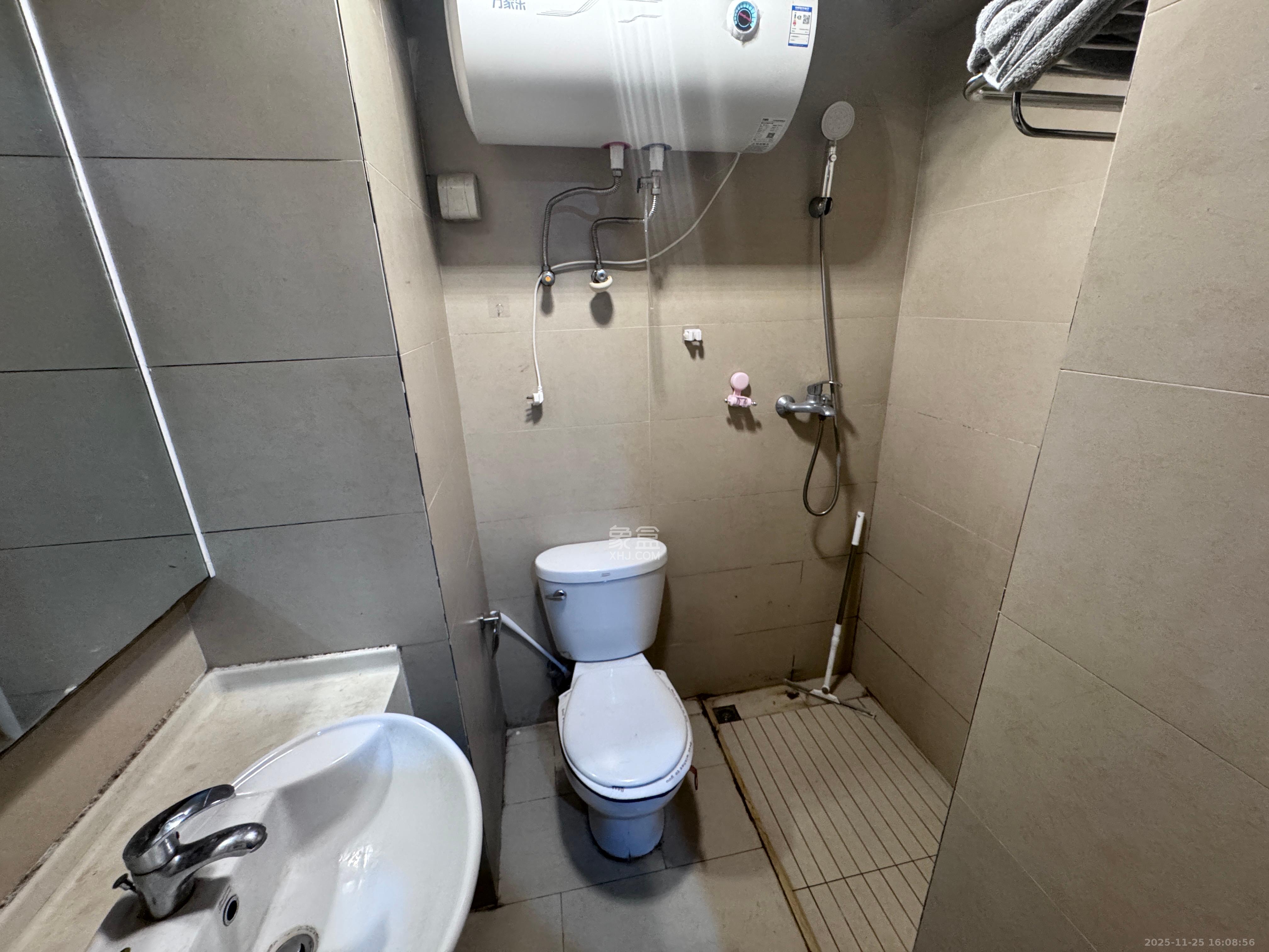 万科金色家园  1室1厅1卫    1300.0元/月