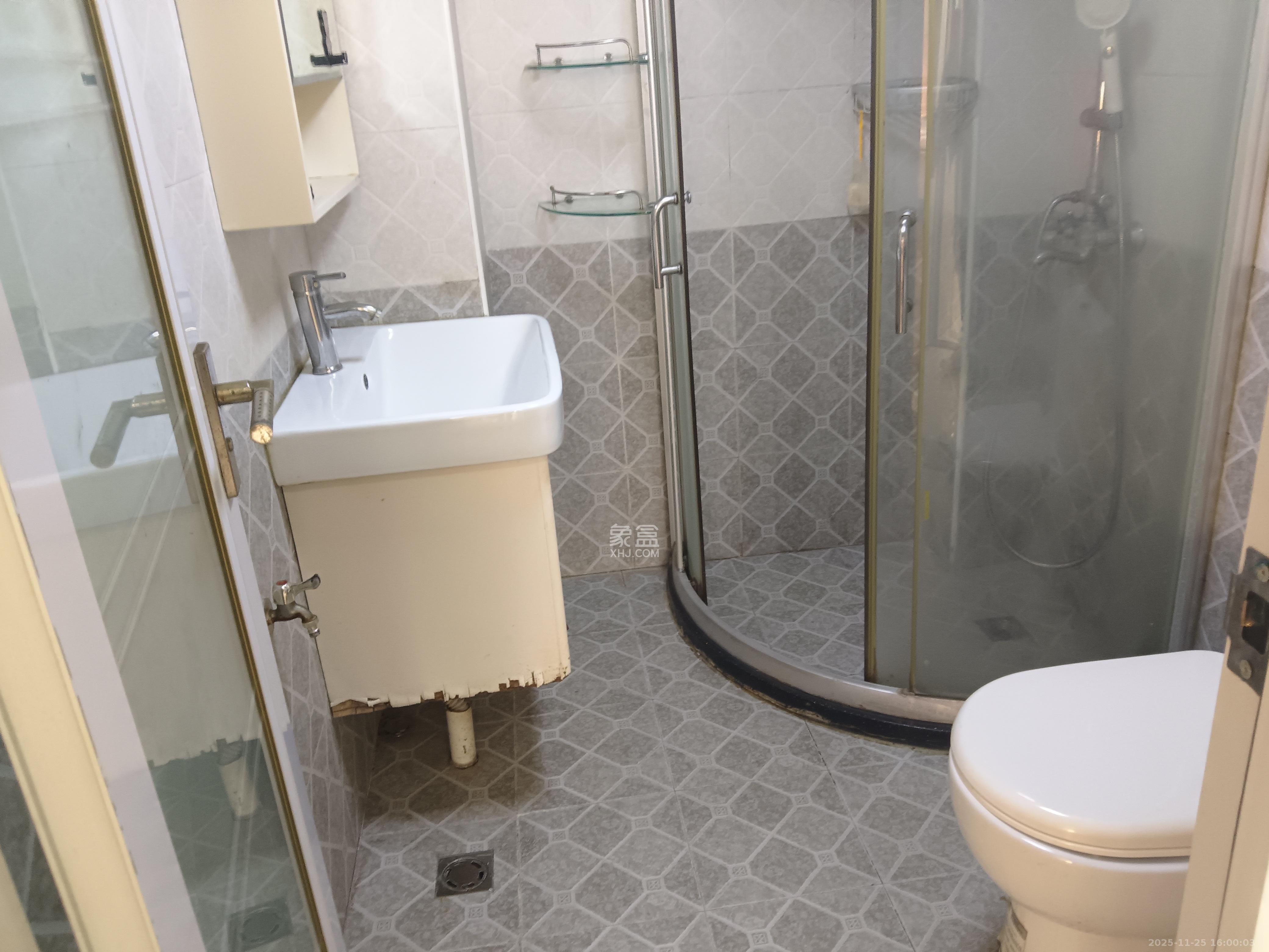 左岸右岸 2室1厅1卫 2200.0元/月 左岸右岸 2室1厅1卫 2200.0元/月室内图