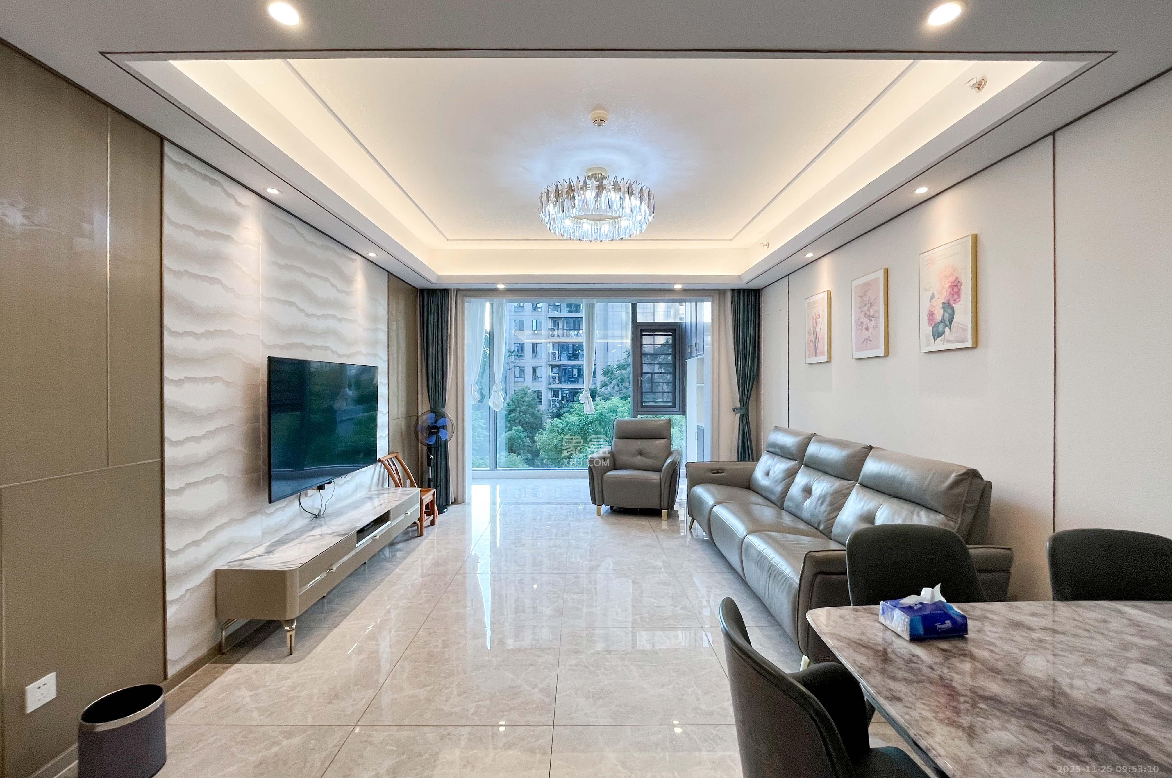 梅溪湖金茂湾 4室2厅2卫 188.0万 梅溪湖金茂湾 4室2厅2卫 188.0万客厅