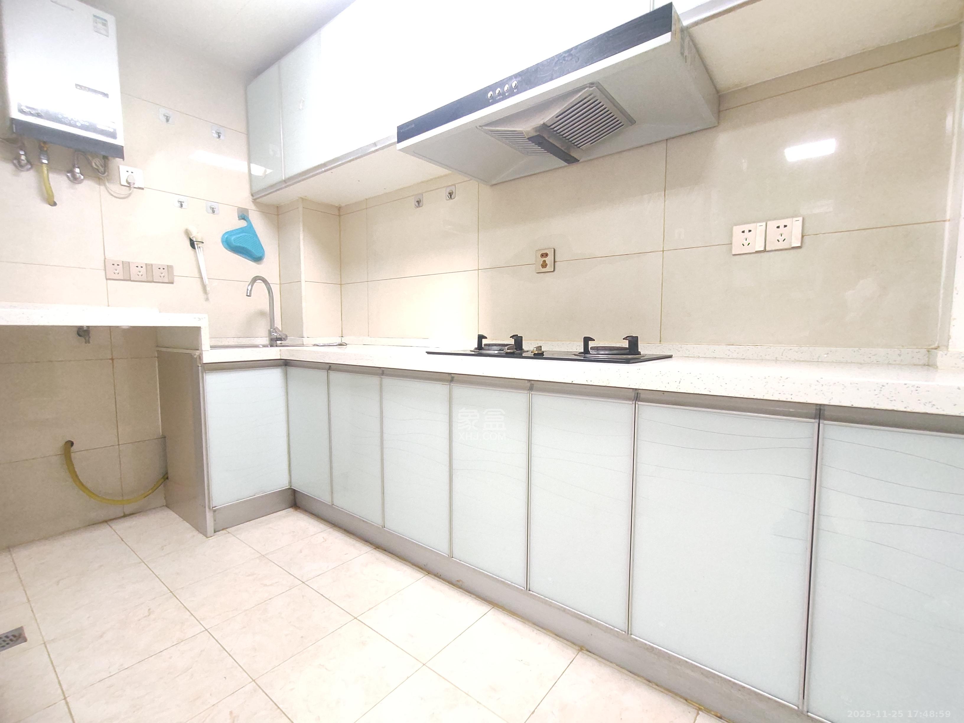 中国铁建梅溪青秀二期 3室2厅2卫 2400.0元/月 中国铁建梅溪青秀二期 3室2厅2卫 2400.0元/月室内图