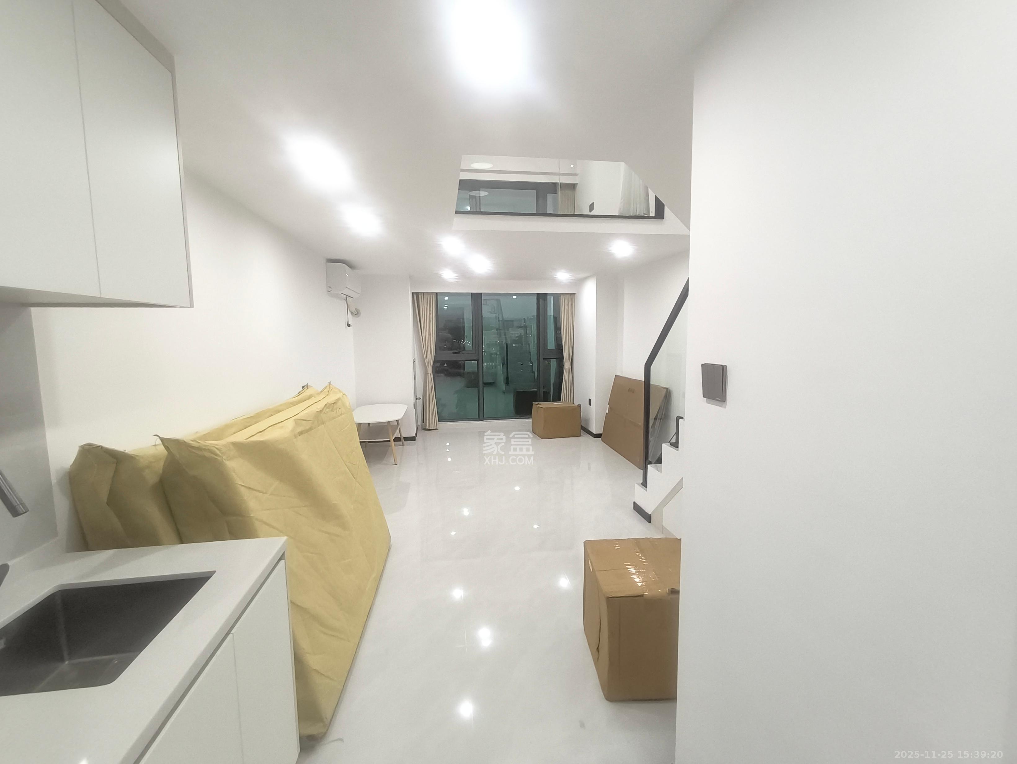 绿地V岛 1室1厅4卫 2200.0元/月 绿地V岛 1室1厅4卫 2200.0元/月室内图