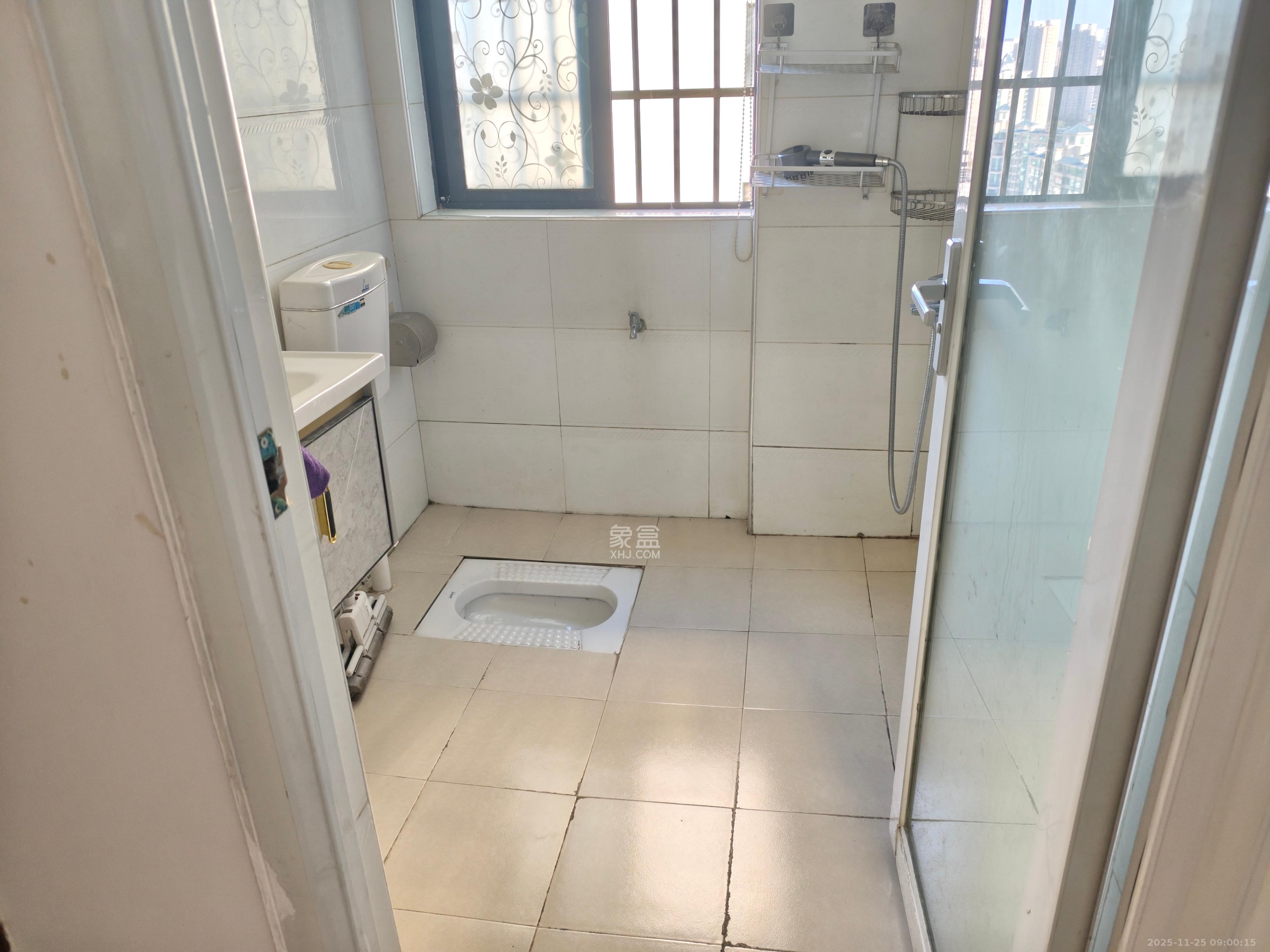 钰龙天下一期  1室0厅0卫    2000.0元/月室内图