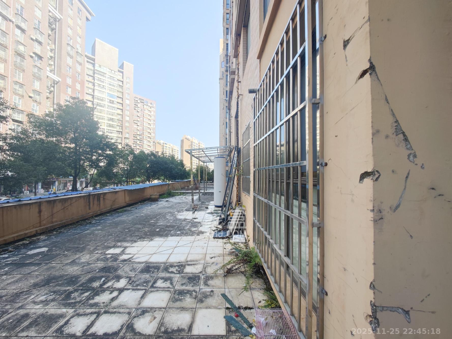 中天瑞景 5室2厅2卫 148.0万 中天瑞景 5室2厅2卫 148.0万阳台